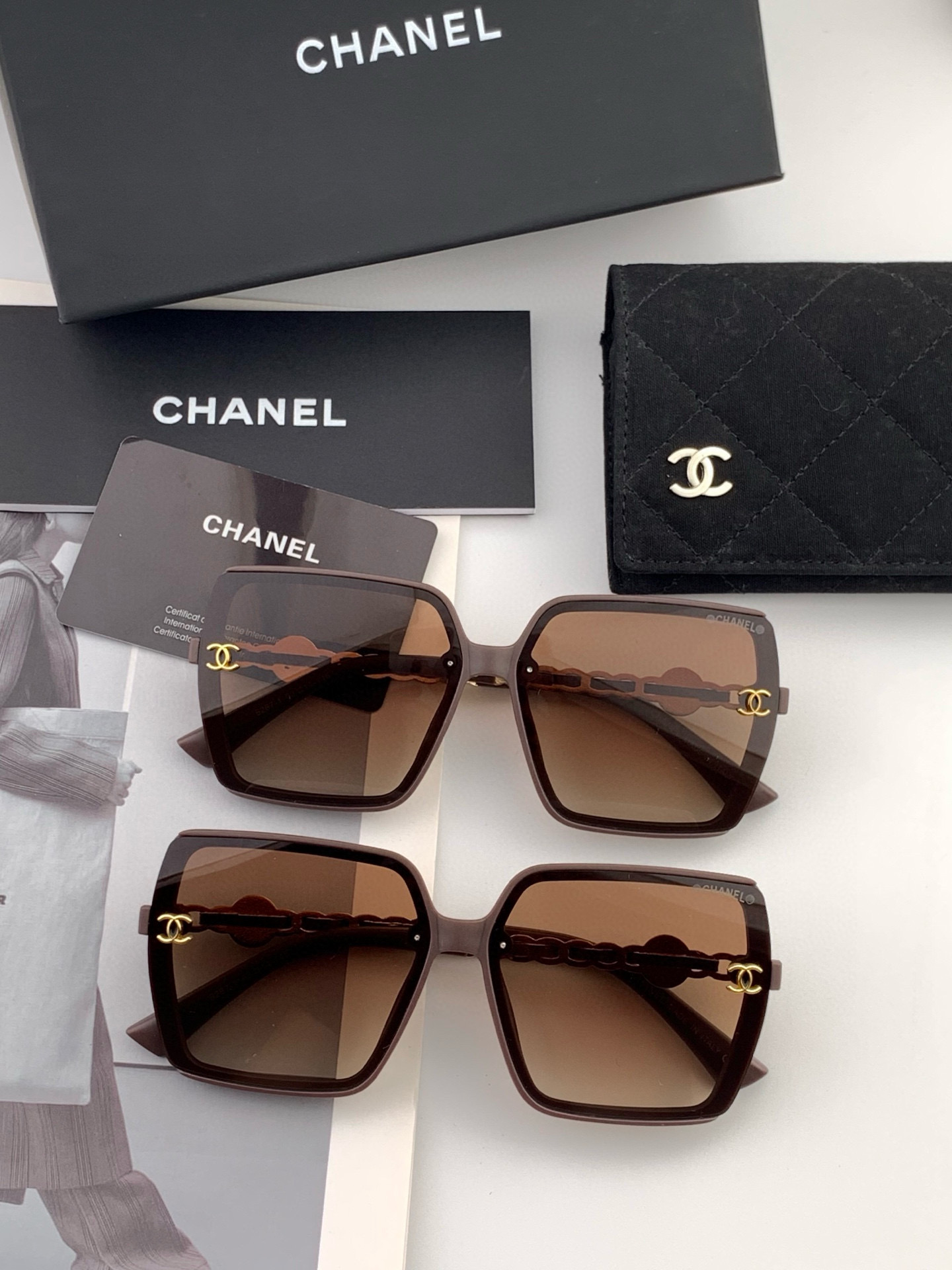    新品CHANEL 香奈儿太阳镜以独特魅力和前卫风格诠释春夏最新眼镜，质感超好佩带舒适 型号：CH7