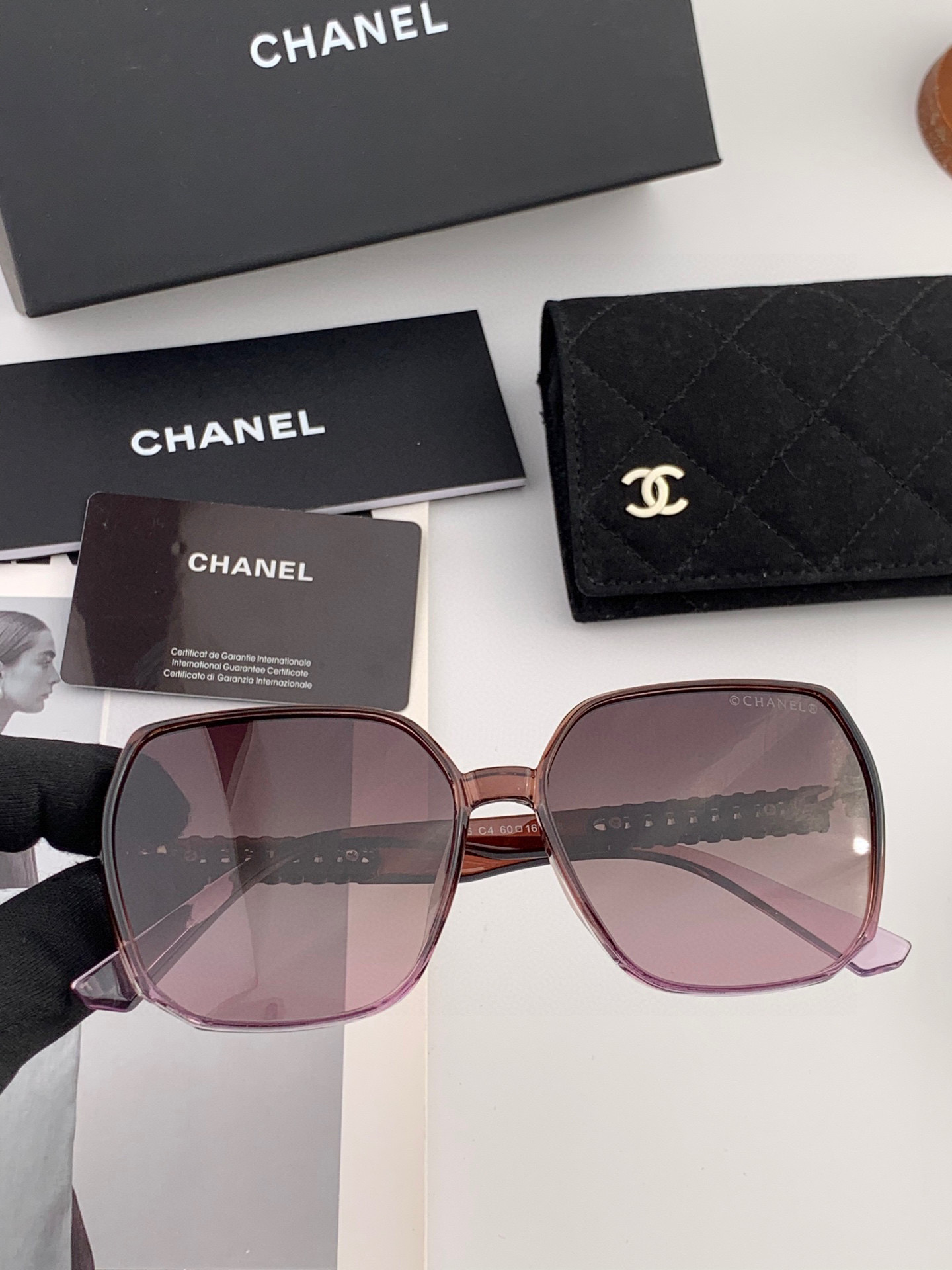  【CHANEL】香奈儿 2025新款潮流爆款 时尚方框太阳镜 佩戴舒适 网红潮款墨镜  女士高清加厚偏