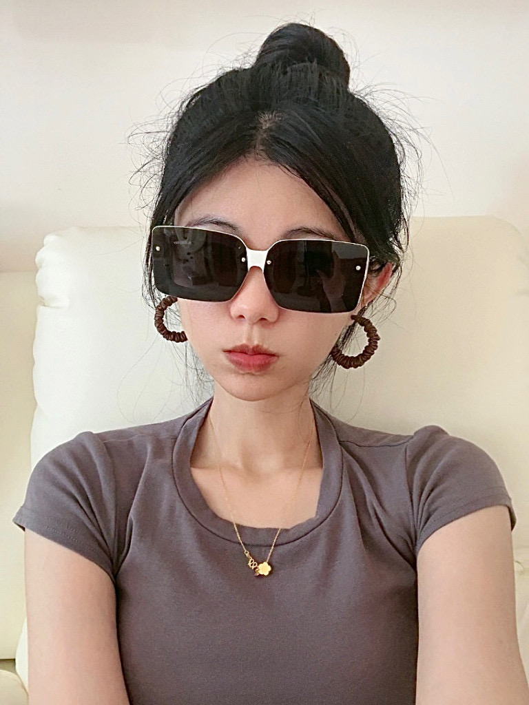  【偏光系列】lv大框太阳镜墨镜经典的方框设计，不挑脸型，无论搭配大衣还是连衣裙都非常显气质偏光镜片预防