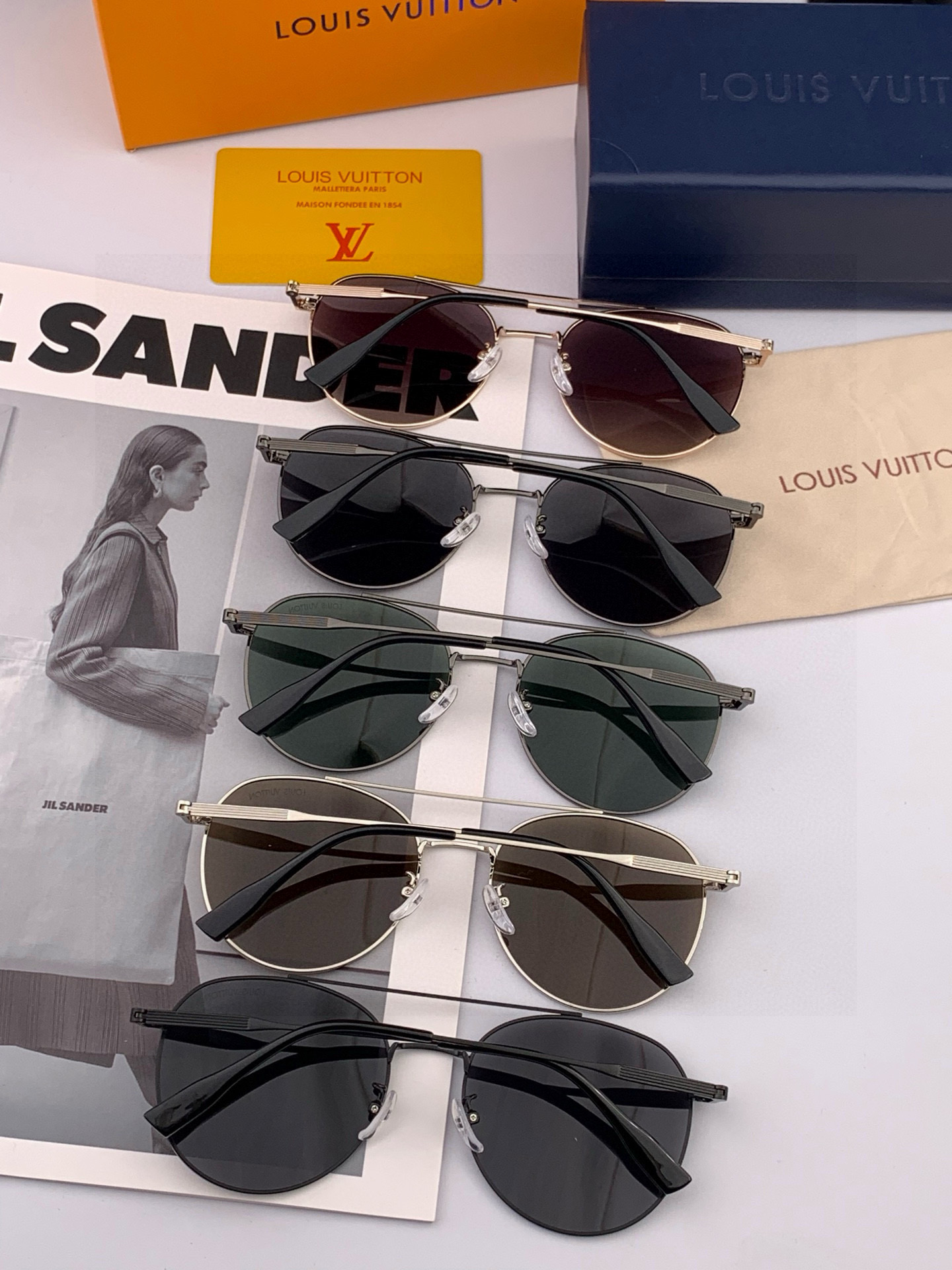  Lv 。  高品质男女款墨镜   👍 进口宝丽来偏光镜片  。蛤蟆镜 开车钓鱼都可 。百搭显瘦墨镜韩版