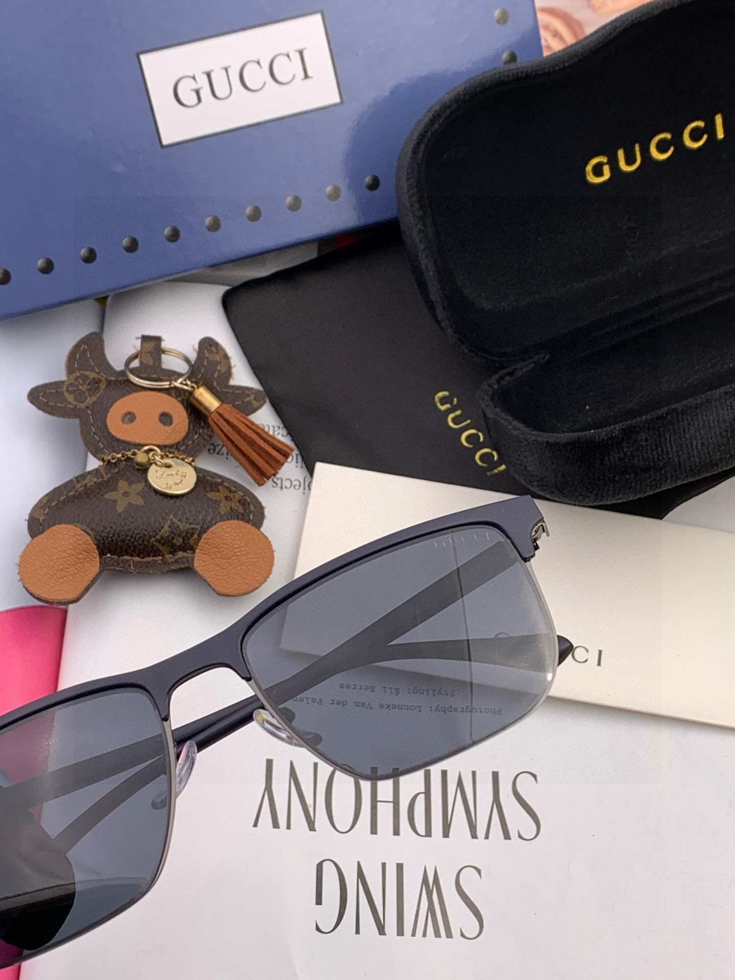   Gucci 。  高品质男女款墨镜   👍 进口宝丽来偏光镜片  。 开车钓鱼都可 。百搭显瘦墨镜韩