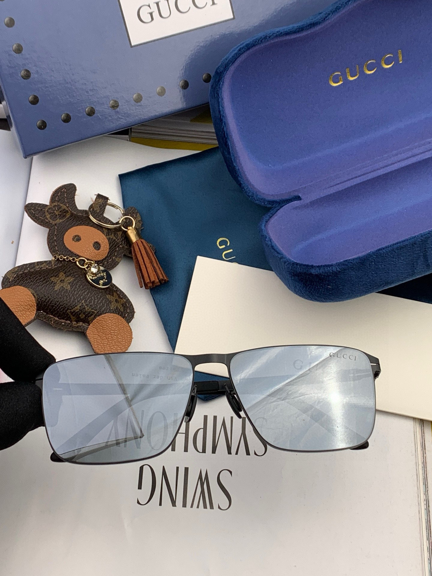       GUCCI 男款炫彩飞行员偏光太阳镜 ❤️材质：高清尼龙加厚卡槽高清偏光镜片 🌹无边框镜架