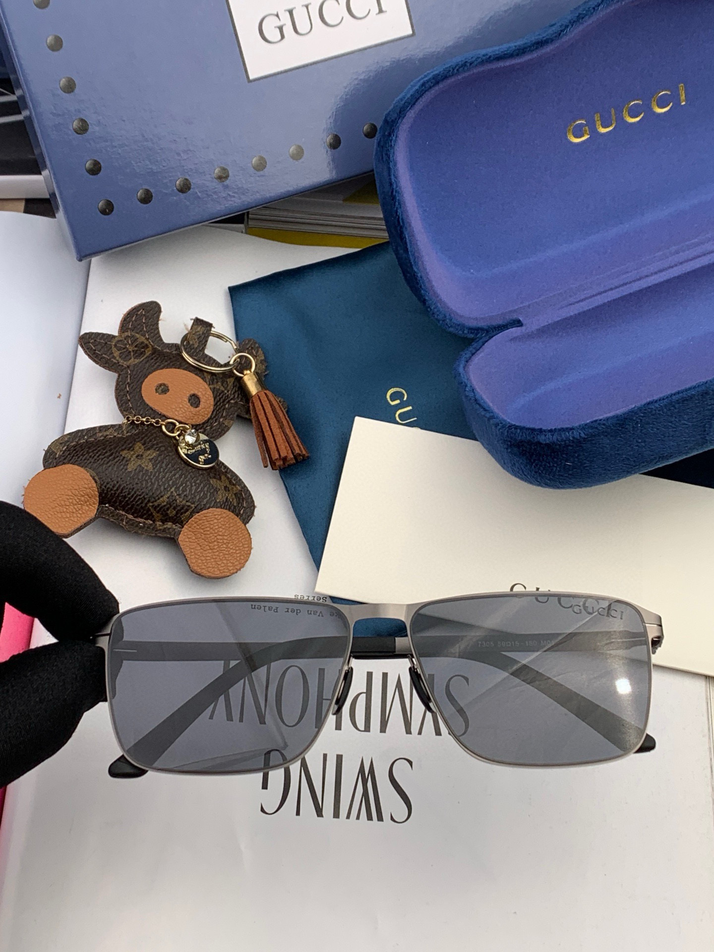        GUCCI 男款炫彩飞行员偏光太阳镜 ❤️材质：高清尼龙加厚卡槽高清偏光镜片 🌹无边框镜架
