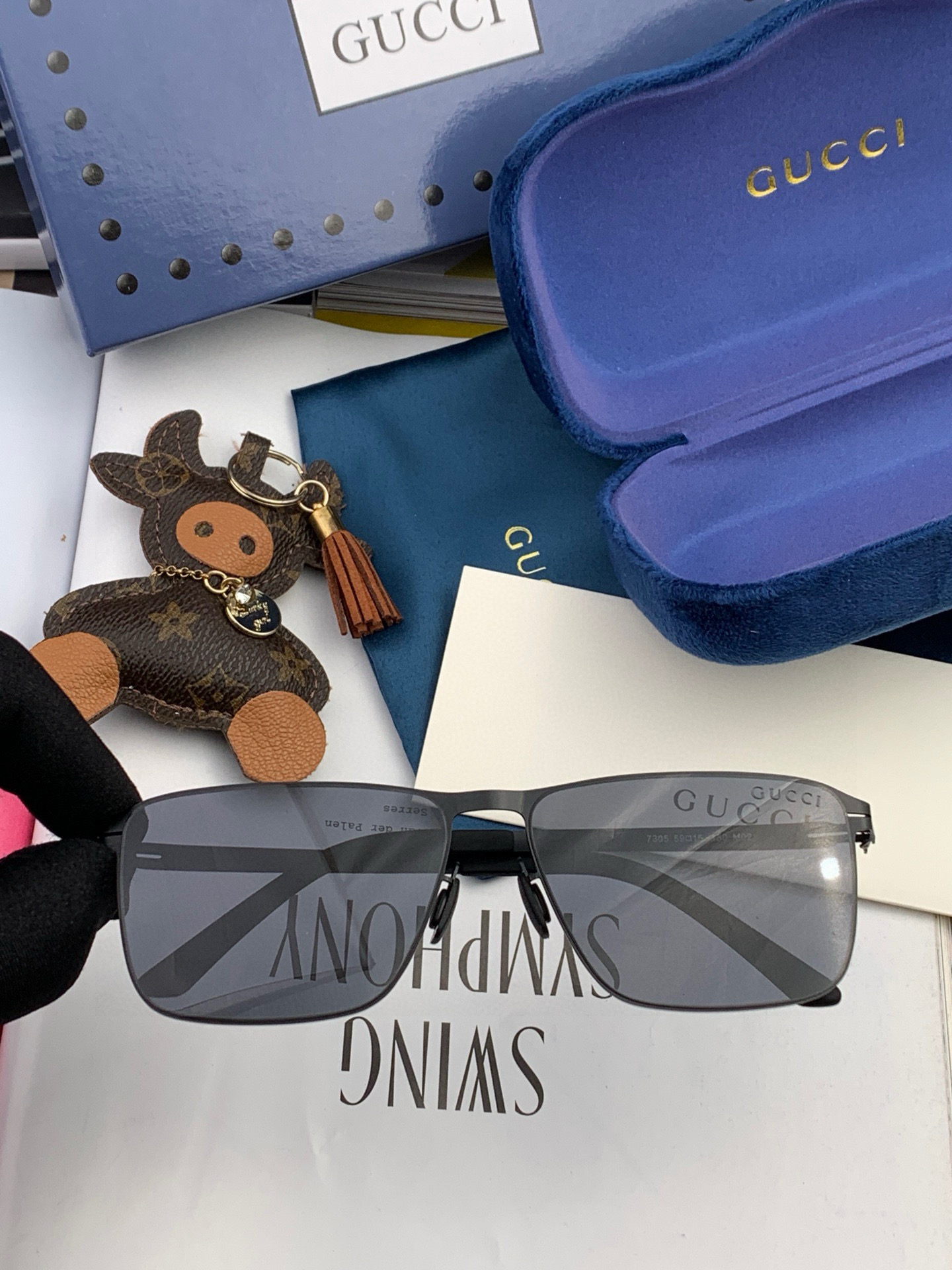        GUCCI 男款炫彩飞行员偏光太阳镜 ❤️材质：高清尼龙加厚卡槽高清偏光镜片 🌹无边框镜架