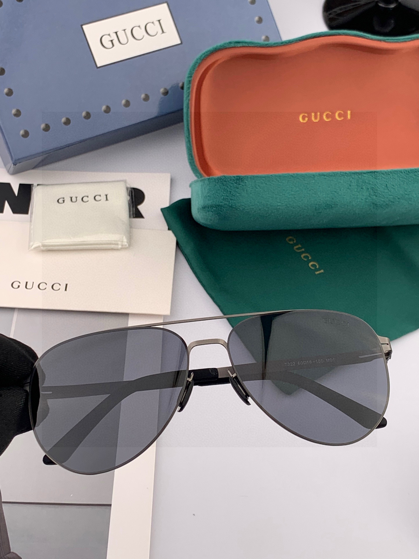       GUCC* 2025 新款男女情侣款太阳iP电镀永不褪色 卖点：超轻超有弹性整幅眼镜无螺丝重