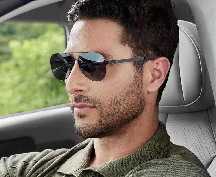       GUCC* 2025 新款男女情侣款太阳iP电镀永不褪色 卖点：超轻超有弹性整幅眼镜无螺丝重