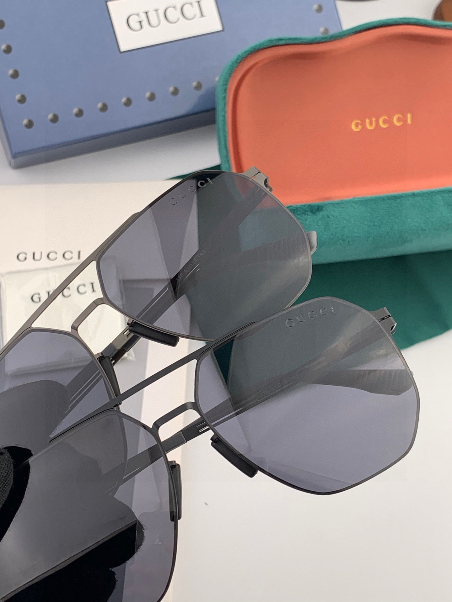         GUCCI 男款炫彩飞行员偏光太阳镜 ❤️材质：高清尼龙加厚卡槽高清偏光镜片 🌹无边框镜