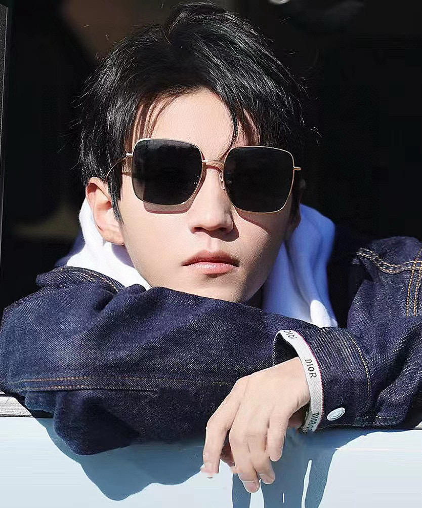        GUCCI 男款炫彩飞行员偏光太阳镜 ❤️材质：高清尼龙加厚卡槽高清偏光镜片 🌹无边框镜架