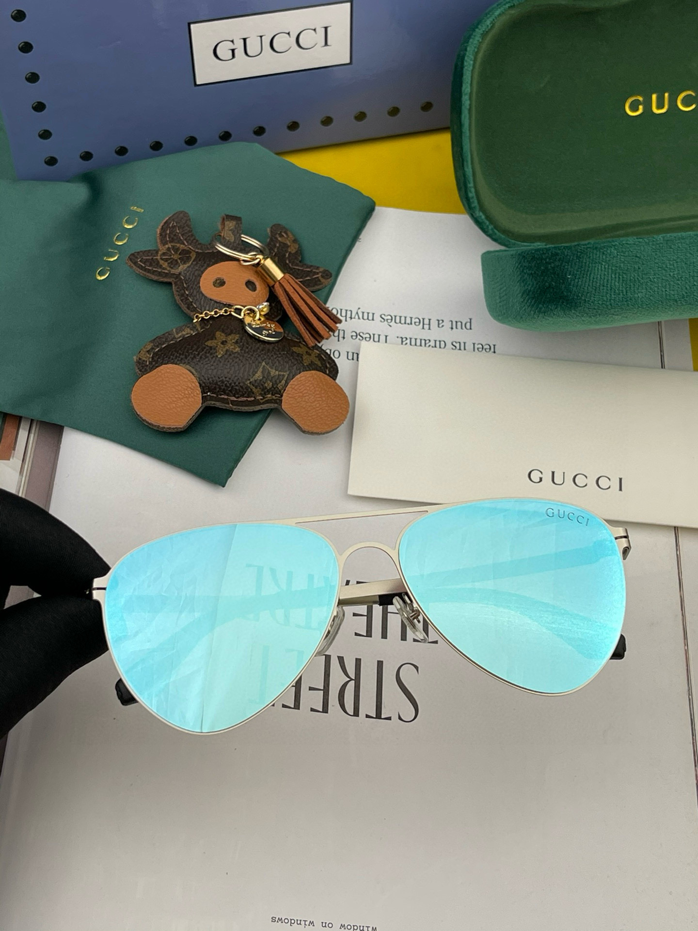        GUCCI 2025新款超轻无螺丝压不坏系列情侣款太阳镜高清尼龙镜片 商务旅行版 绅士高清