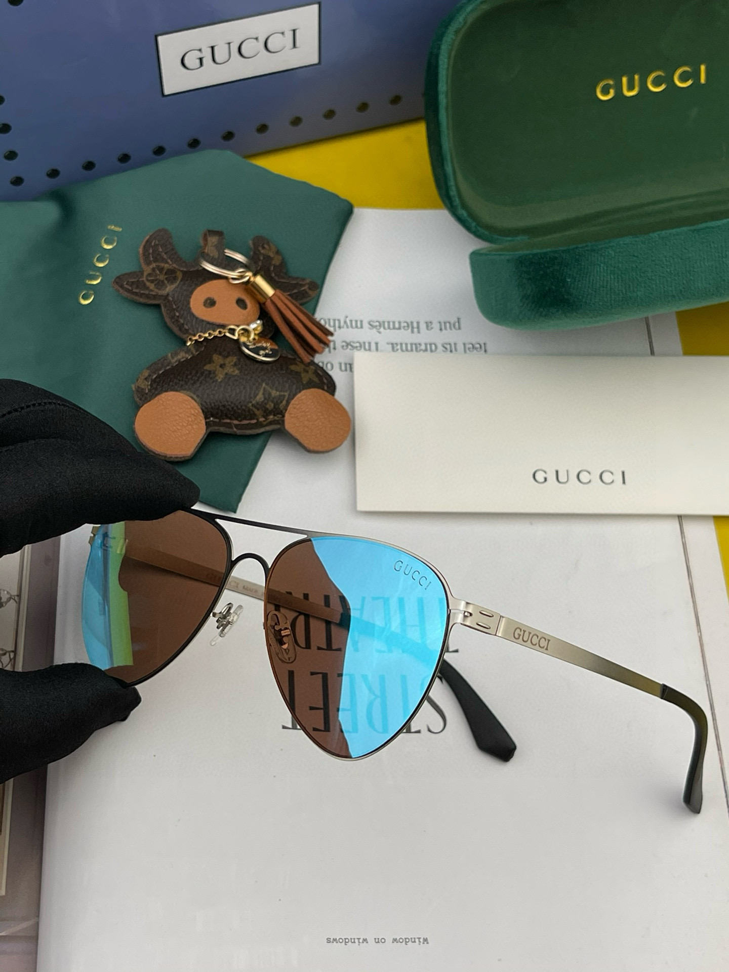        GUCCI 2025新款超轻无螺丝压不坏系列情侣款太阳镜高清尼龙镜片 商务旅行版 绅士高清