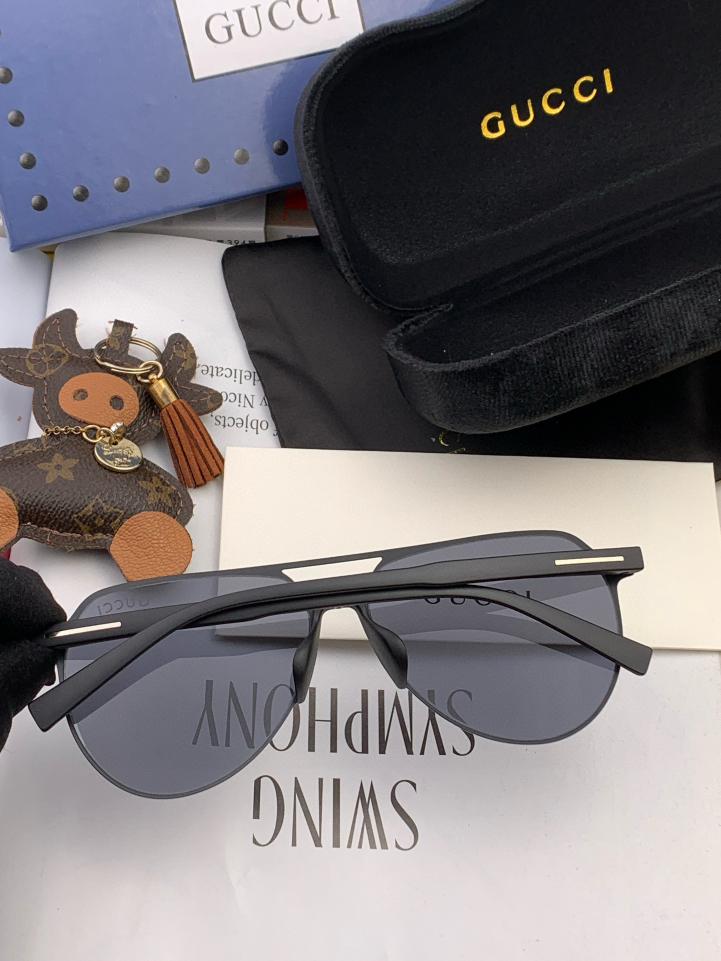         GUCCI 男款炫彩飞行员偏光太阳镜 ❤️材质：高清尼龙加厚卡槽高清偏光镜片 🌹无边框镜