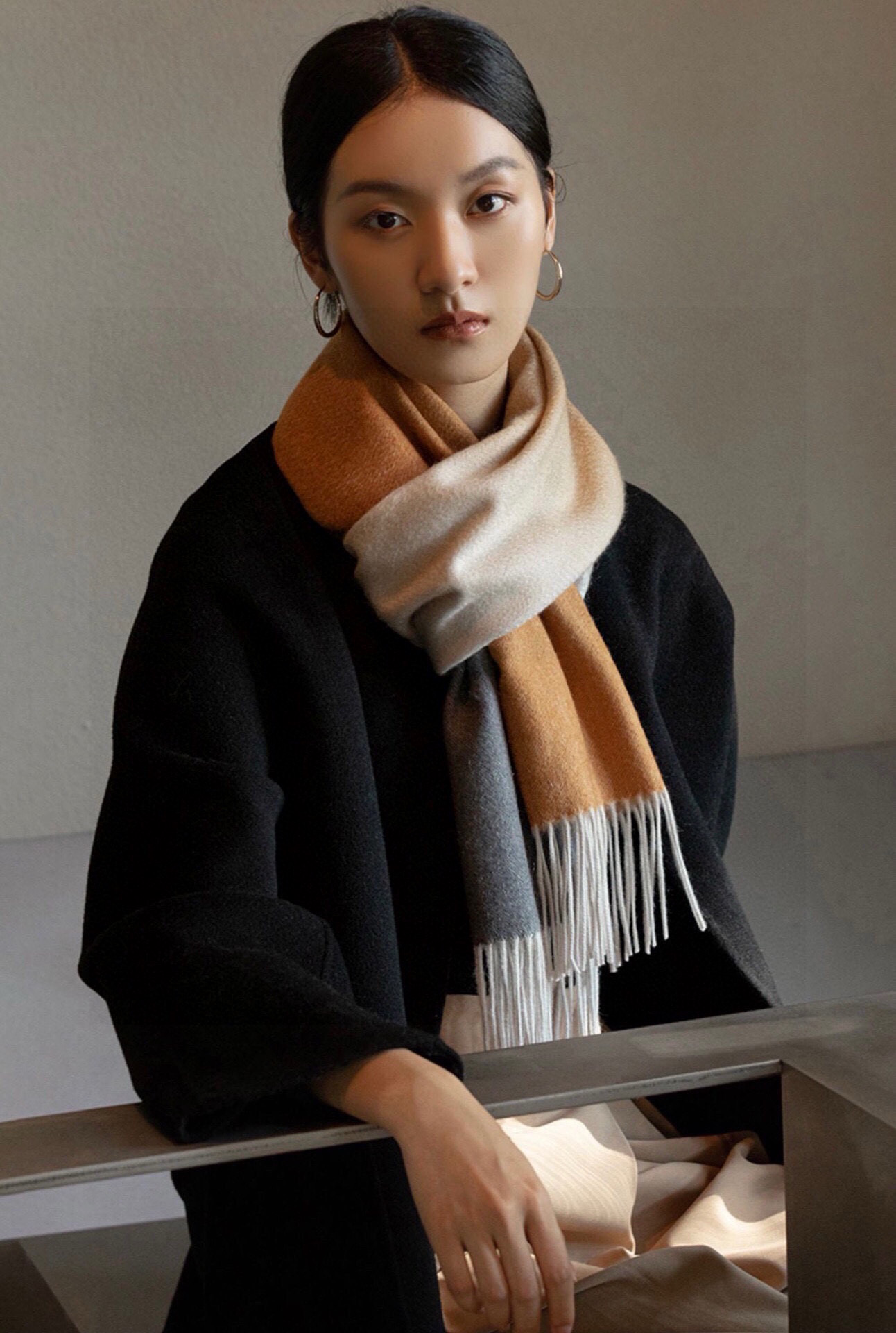  ✨✨太美了😍 爱马仕 美到要尖叫😱专柜最新款🎊英伦欧美范儿「多色渐变」又是一款即时尚又实用的大围巾&长