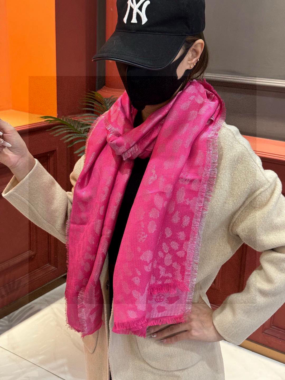  超美的银色鬼头~防冷气又时髦的单品💋麦昆 新品.永远都不会嫌多的款~❣️MCQ麦昆永恒经典的骷髅头‼️