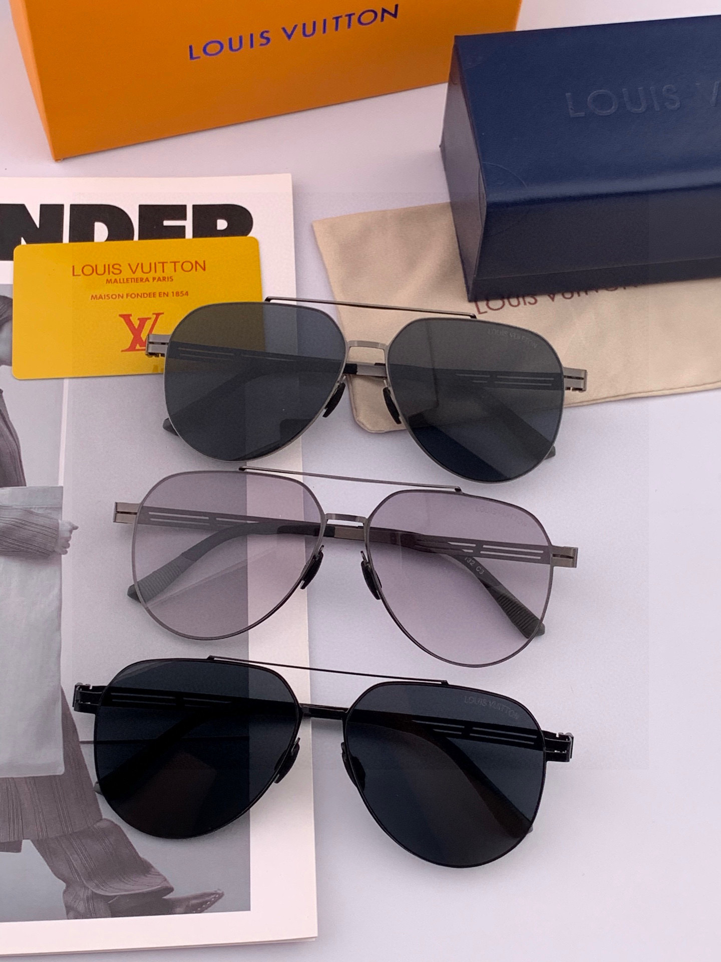 ♦️LV 2025新款男女情侣款太阳镜多边形墨镜iP电镀永不褪色 超轻超有弹性整幅眼镜无螺丝重要的是压不