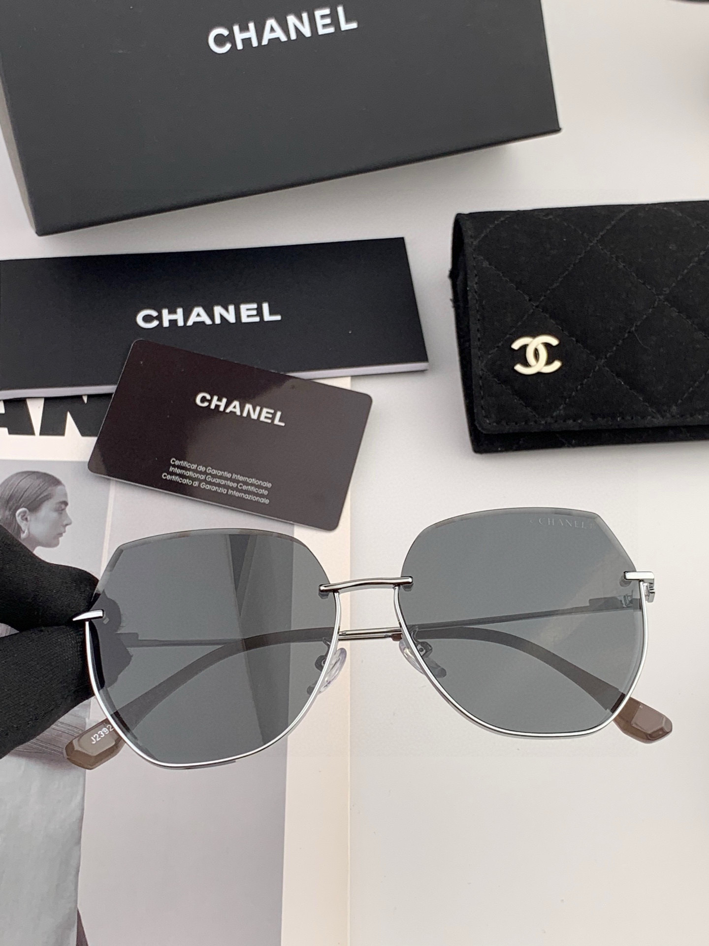 【CHANEL】香奈儿 新款尼龙偏光太眼镜，无框钻石 切边更有质感，大气女人范儿，大脸小脸都好看 ！型号