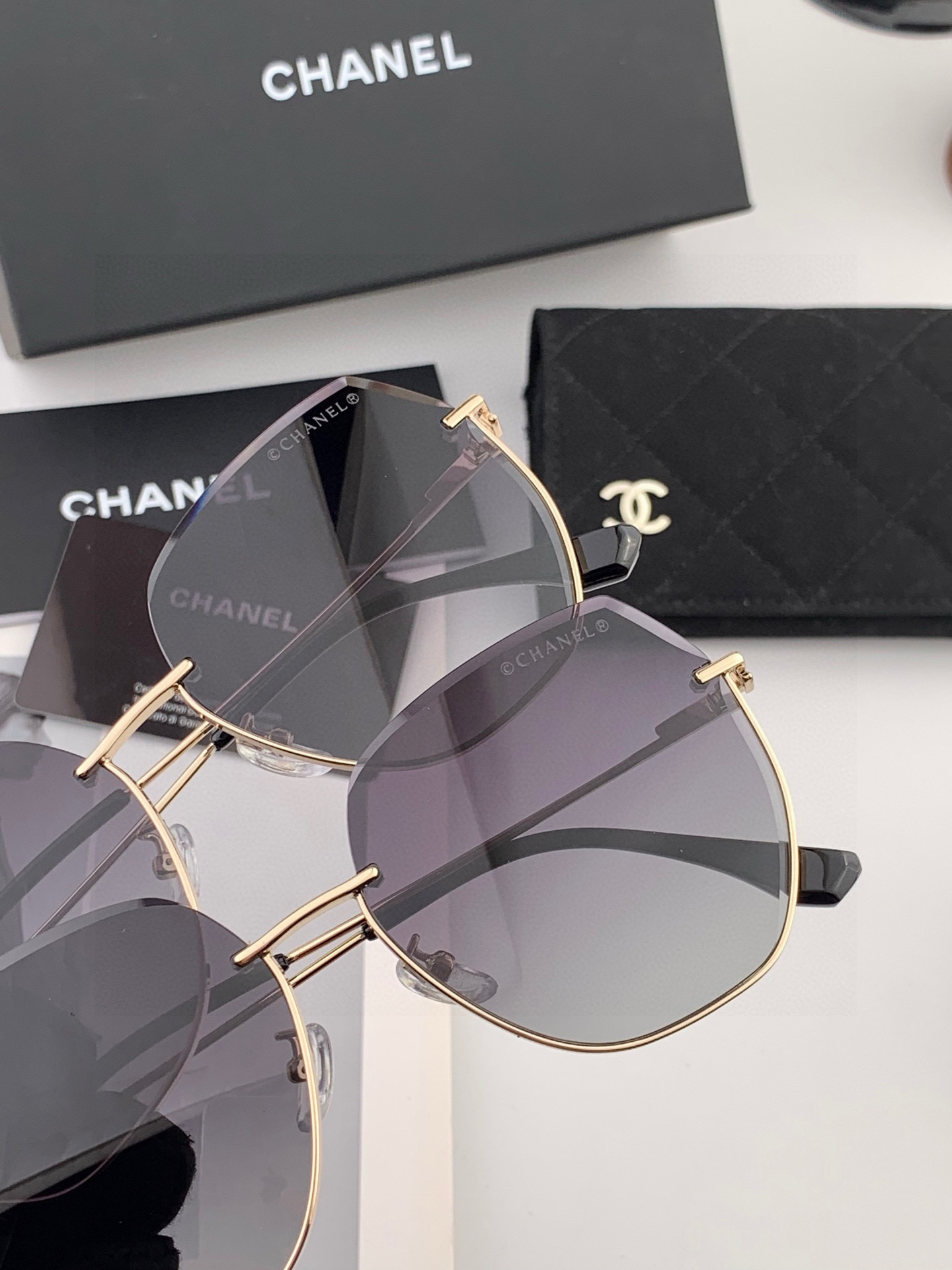 【CHANEL】香奈儿 新款尼龙偏光太眼镜，无框钻石 切边更有质感，大气女人范儿，大脸小脸都好看 ！型号