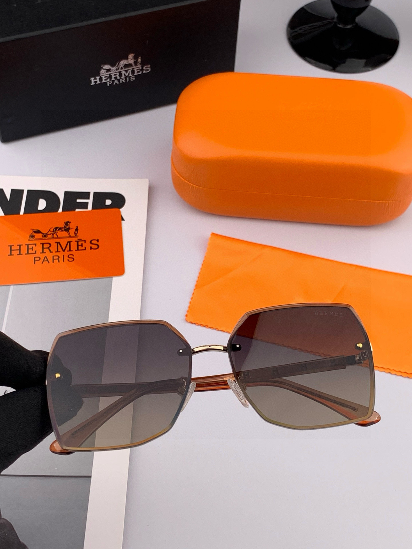 【尼龙偏光系列】爱马仕无框太阳镜墨方框设计，不挑脸型，无论搭配大衣还是连衣裙都非常显气质尼龙偏光镜片预防