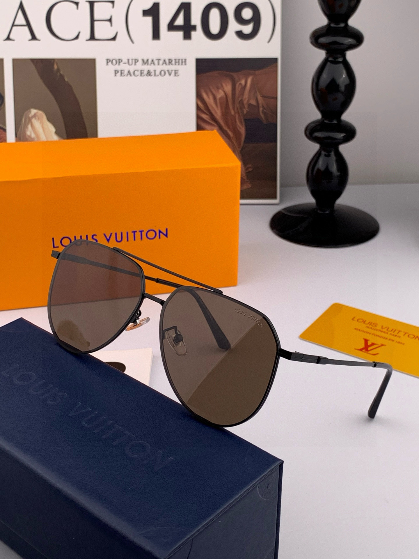 LV 男款炫彩飞行员偏光太阳镜 ❤️材质：高清尼龙加厚卡槽高清偏光镜片 🌹无边框镜架💕颜👍型号：L089