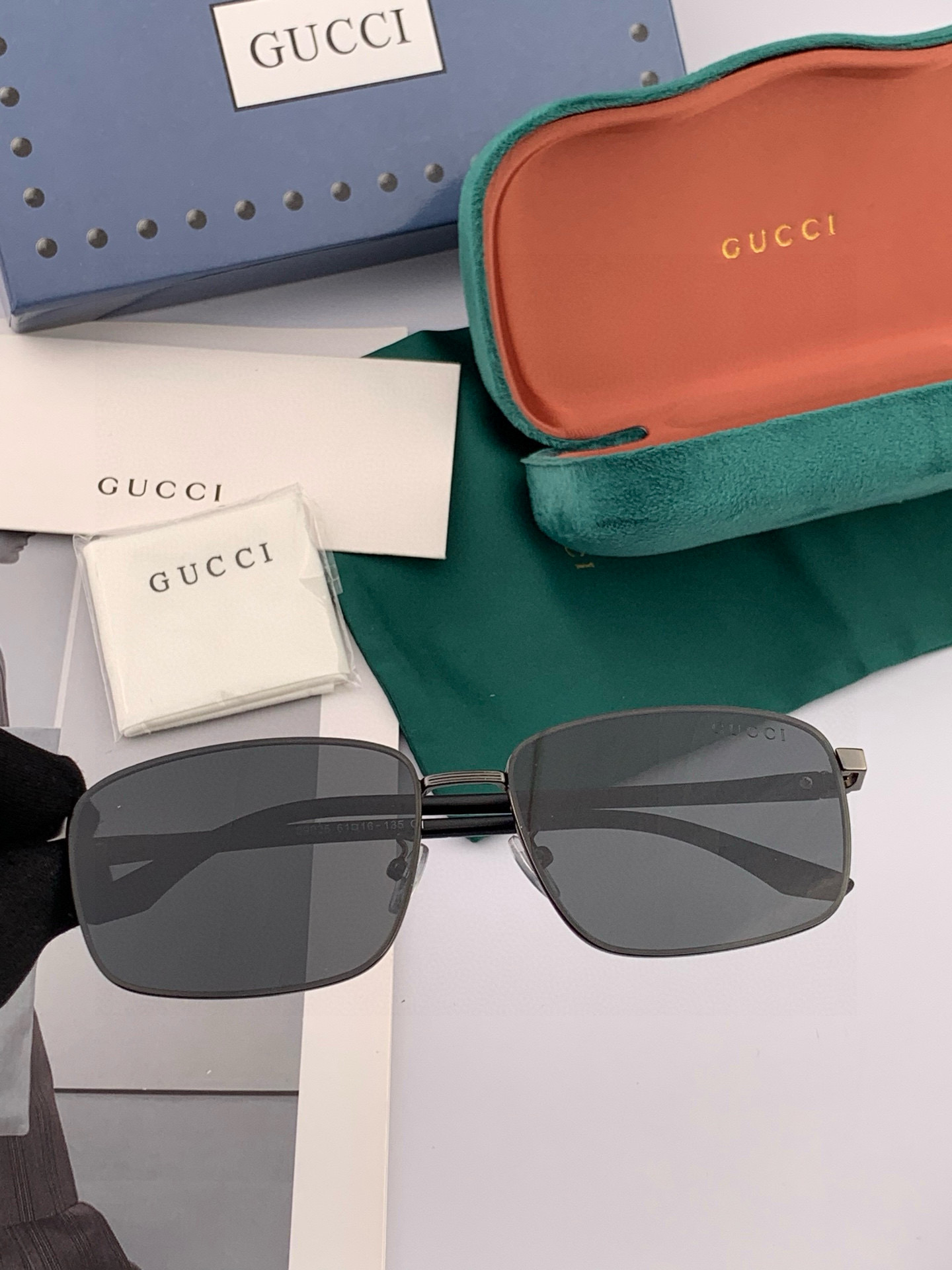 GUCCI 男款炫彩飞行员偏光太阳镜 ❤️材质：高清尼龙加厚卡槽高清偏光镜片 🌹无边框镜架💕颜👍型号：G