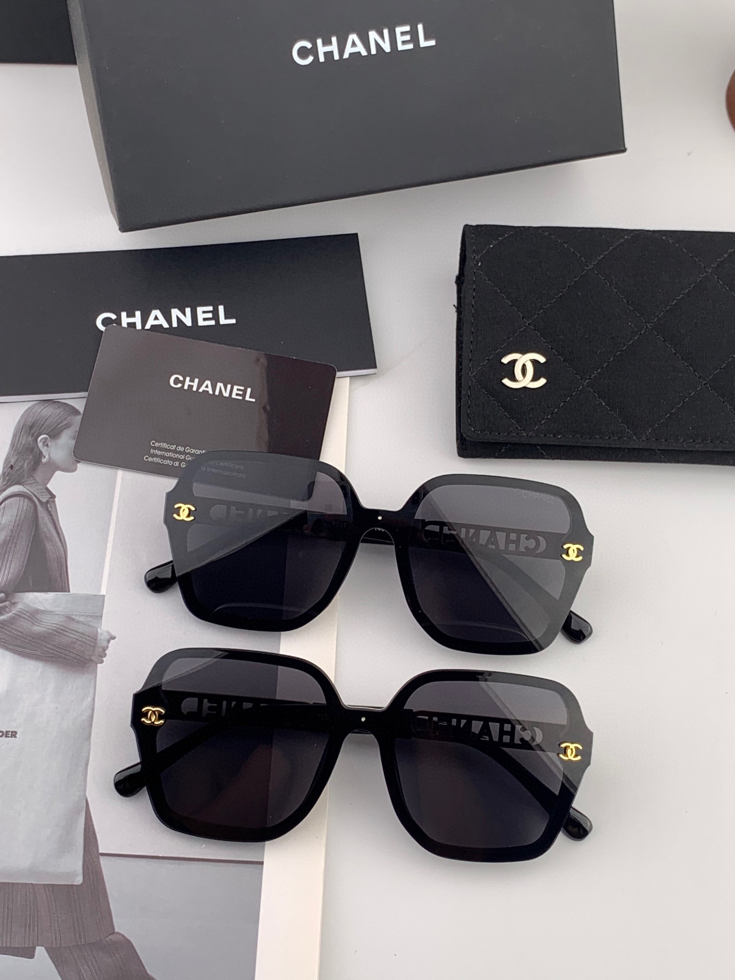 新品CHANEL 香奈儿太阳镜以独特魅力和前卫风格诠释春夏最新眼镜，质感超好佩带舒适 型号：CH7725