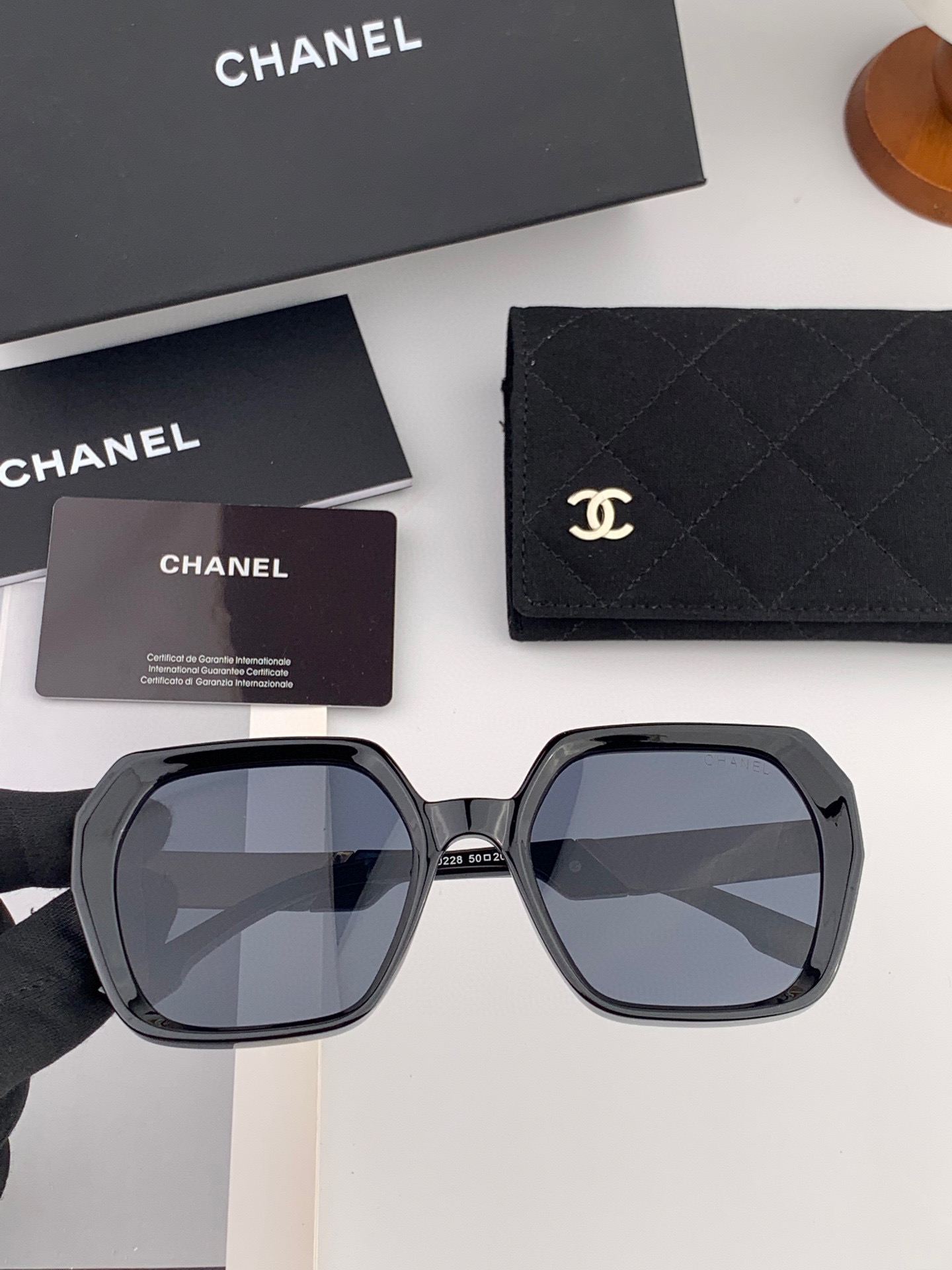 【CHANEL】香奈儿 2025新款潮流爆款 时尚方框太阳镜 佩戴舒适 网红潮款墨镜 女士高清加厚偏光太