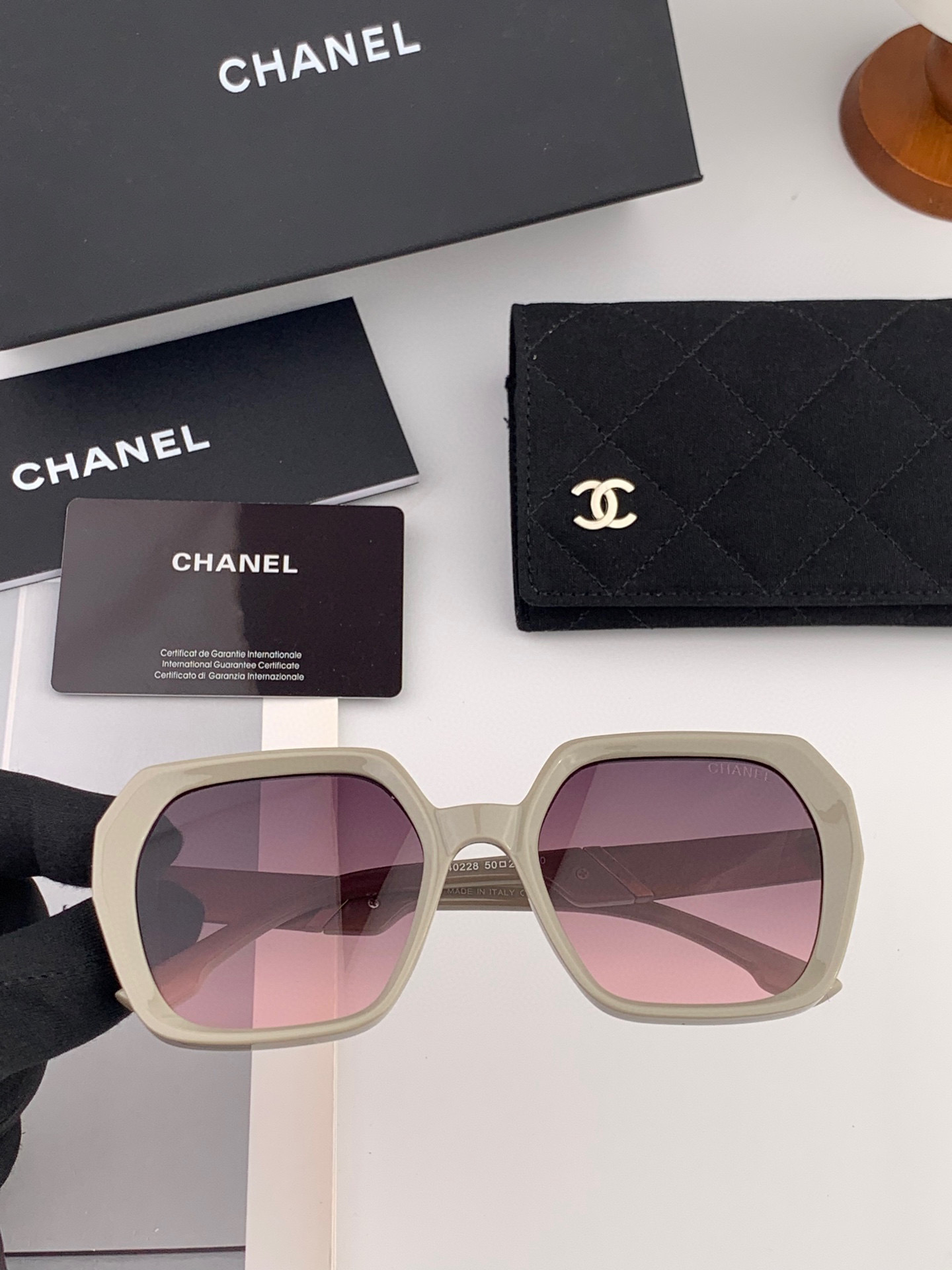 【CHANEL】香奈儿 2025新款潮流爆款 时尚方框太阳镜 佩戴舒适 网红潮款墨镜 女士高清加厚偏光太