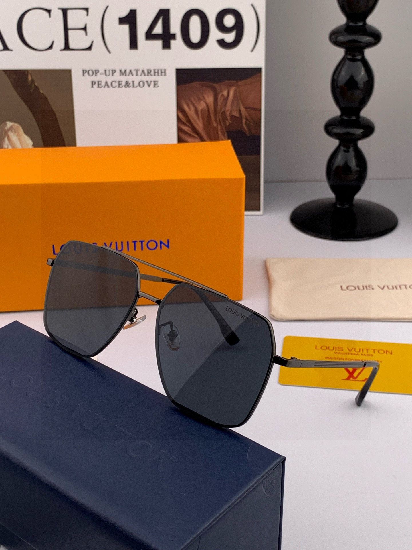 ♦️LV 2025新款男女情侣款太阳镜多边形墨镜iP电镀永不褪色 超轻超有弹性整幅眼镜无螺丝重要的是压不