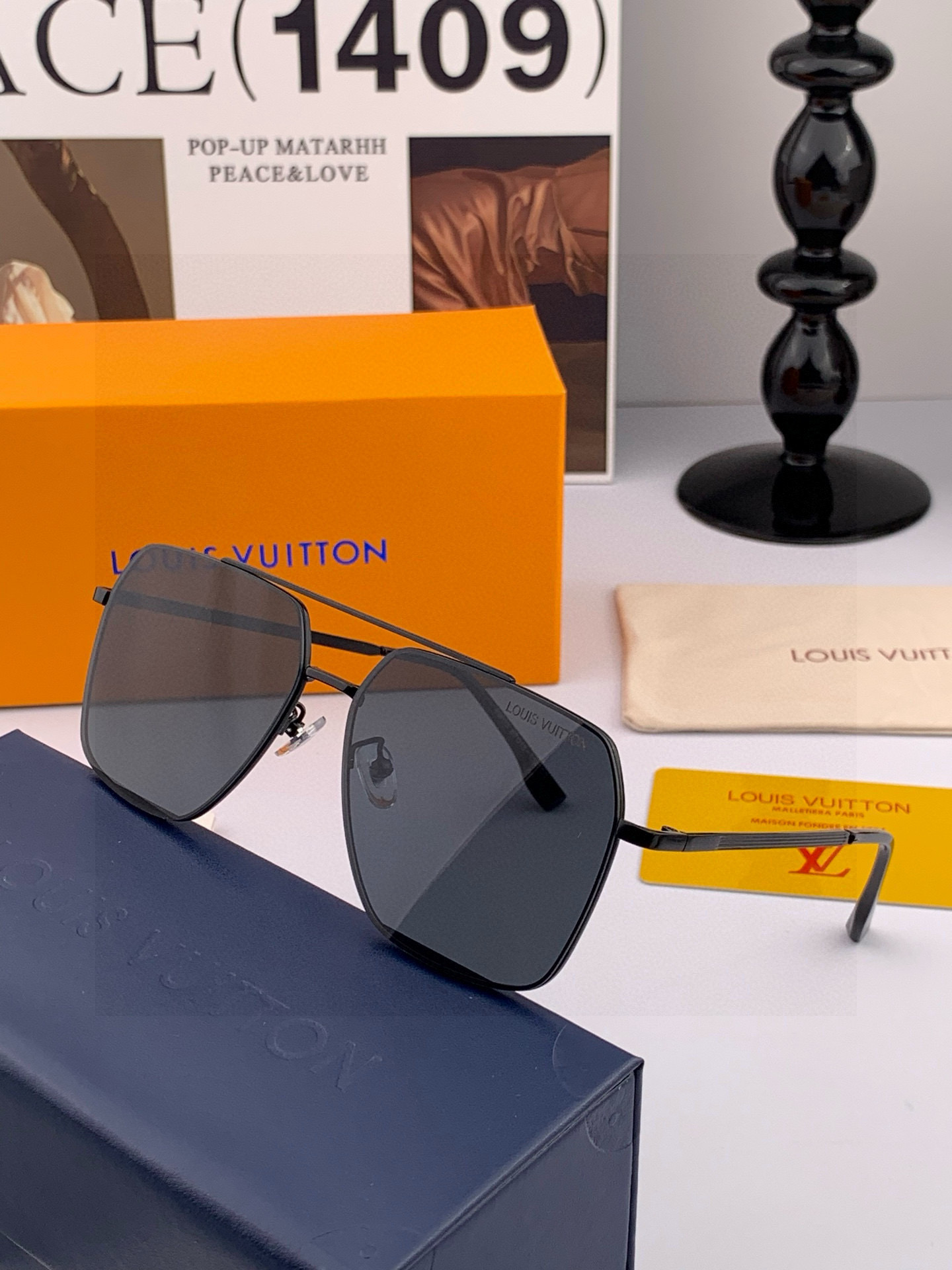 ♦️LV 2025新款男女情侣款太阳镜多边形墨镜iP电镀永不褪色 超轻超有弹性整幅眼镜无螺丝重要的是压不