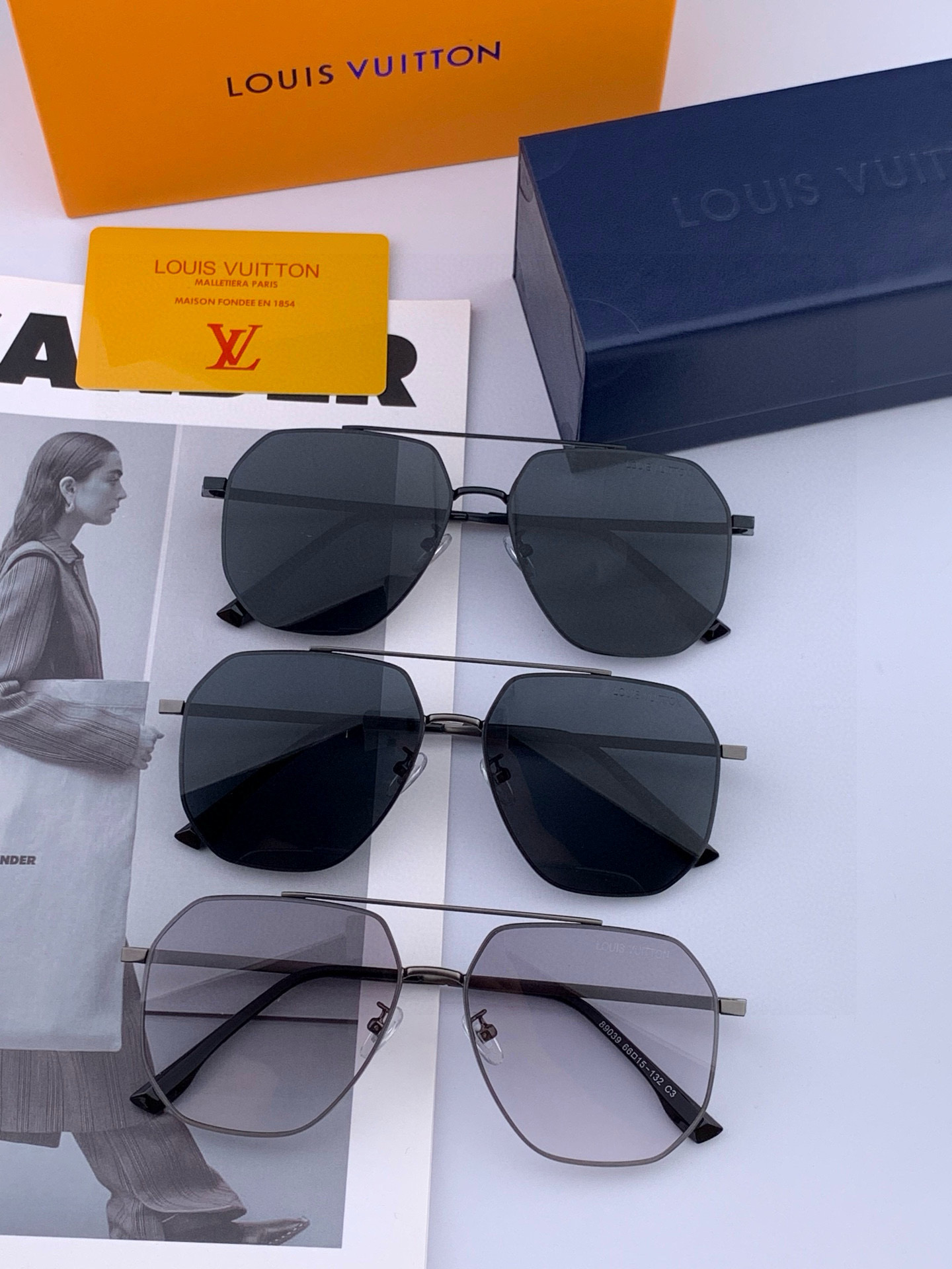 LV 男款炫彩飞行员偏光太阳镜 ❤️材质：高清尼龙加厚卡槽高清偏光镜片 🌹无边框镜架💕颜👍型号：L089