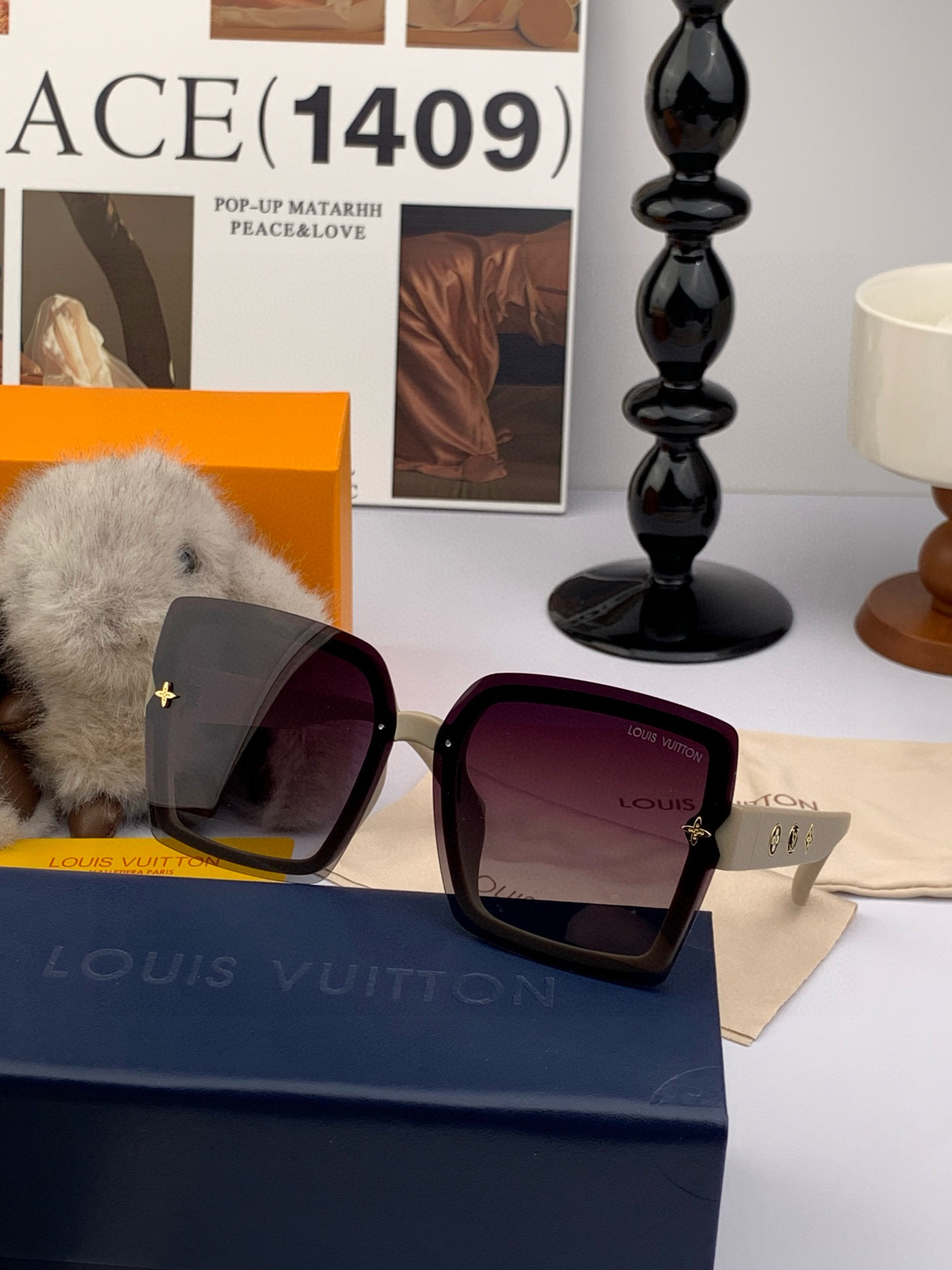 lv大框太阳镜墨镜经典的方框设计，不挑脸型，无论搭配大衣还是连衣裙都非常显气质预防紫外线 型号：L729