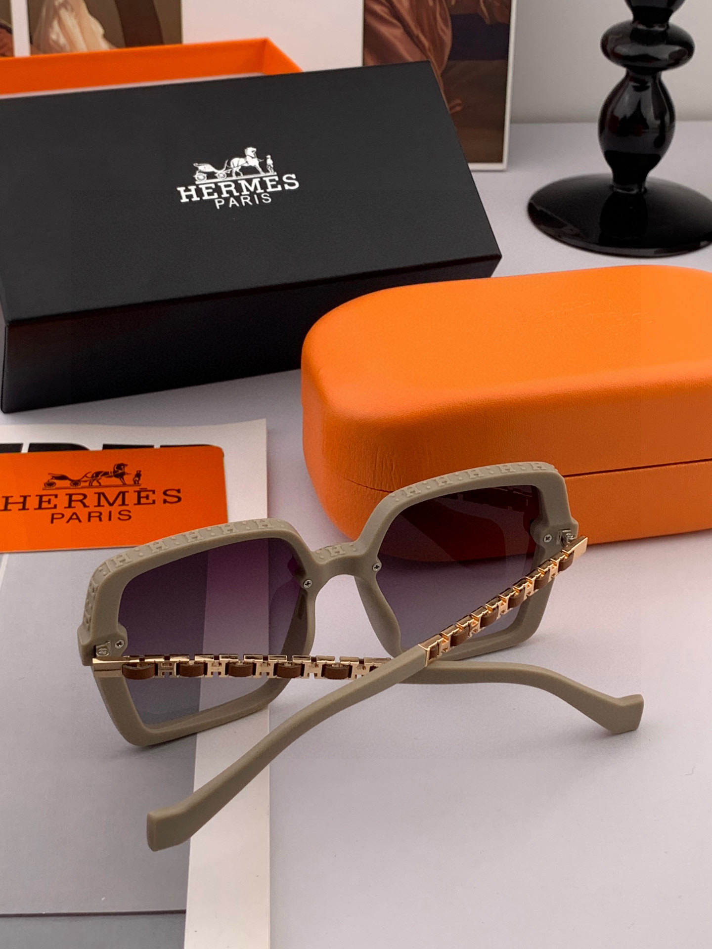 【TR偏光系列】爱马仕 经典的方框设计，不挑脸型，无论搭配大衣还是连衣裙都非常显气质偏光镜片预防紫外线 