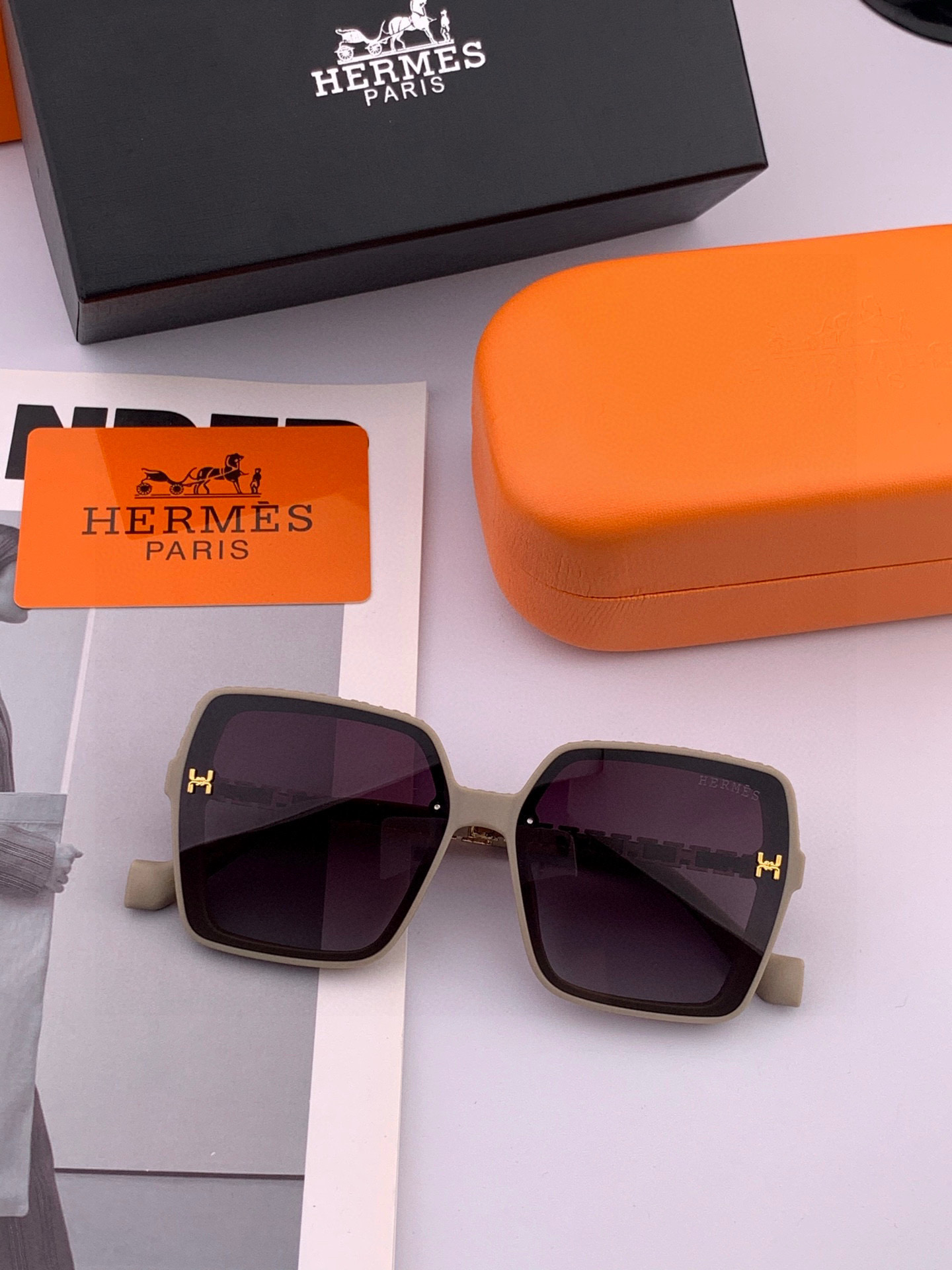 【TR偏光系列】爱马仕 经典的方框设计，不挑脸型，无论搭配大衣还是连衣裙都非常显气质偏光镜片预防紫外线 