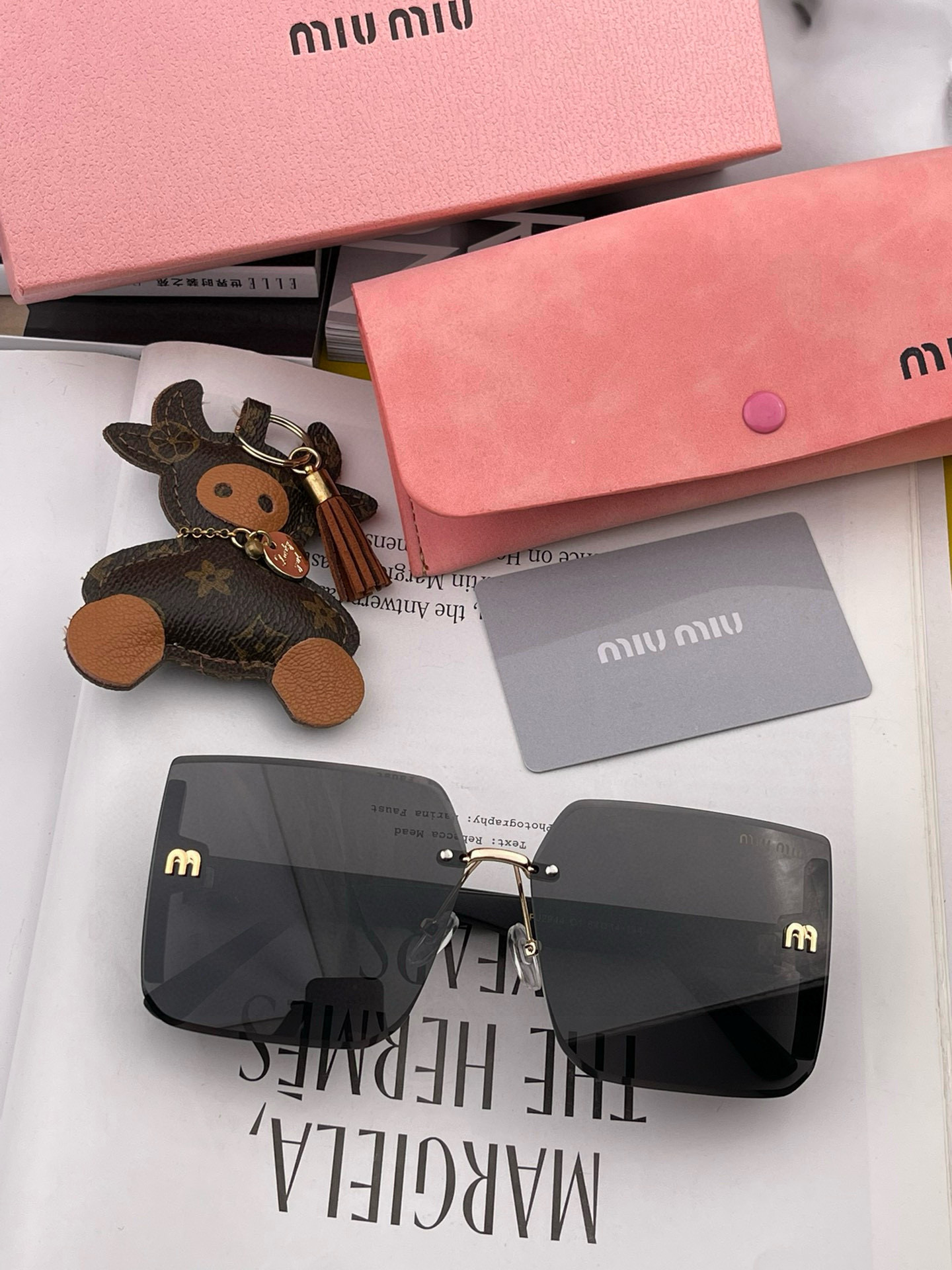 🔺 【缪缪 】2025开春新款 潮流爆款 时尚方框太阳镜 高品质 佩戴舒适 网红潮款墨镜 女士高清太阳镜