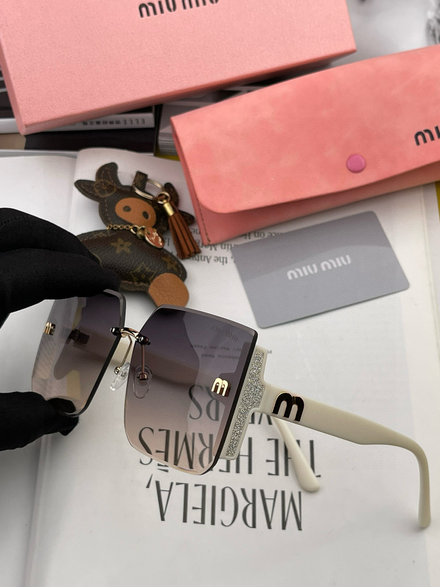 🔺 【缪缪 】2025开春新款 潮流爆款 时尚方框太阳镜 高品质 佩戴舒适 网红潮款墨镜 女士高清太阳镜