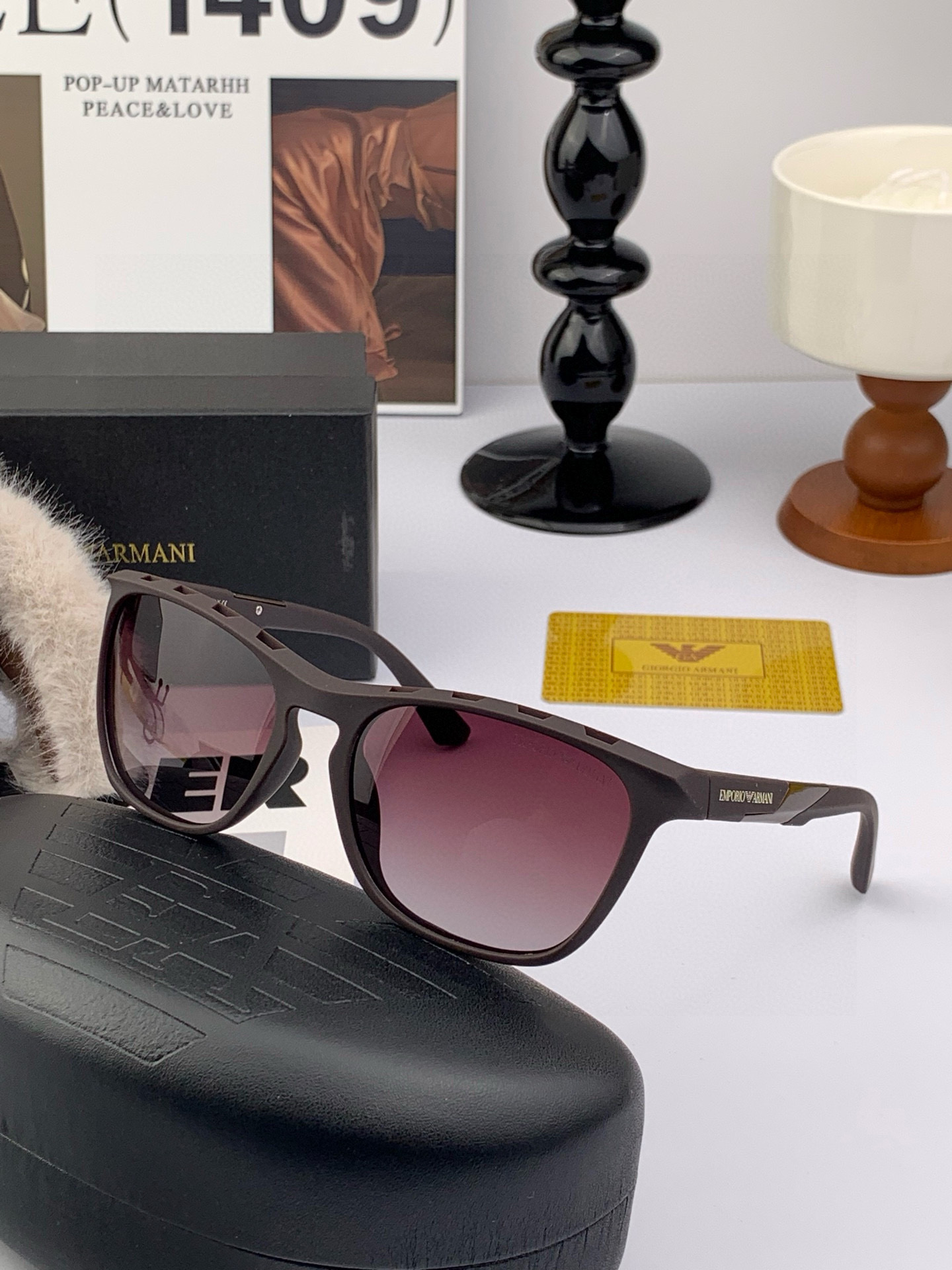 阿玛尼 大框太阳镜墨镜经典的方框设计，不挑脸型，无论搭配大衣还是连衣裙都非常显气质偏光镜片预防紫外线 型