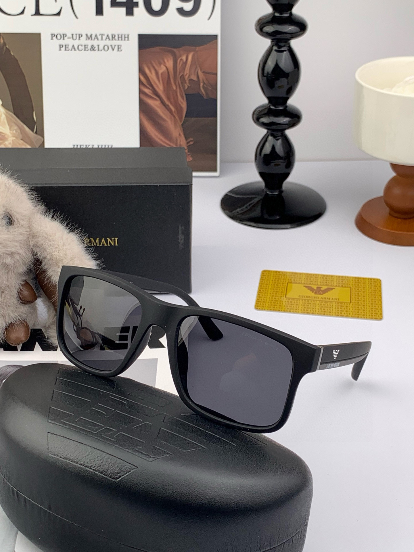 阿玛尼 大框太阳镜墨镜经典的方框设计，不挑脸型，无论搭配大衣还是连衣裙都非常显气质偏光镜片预防紫外线 型