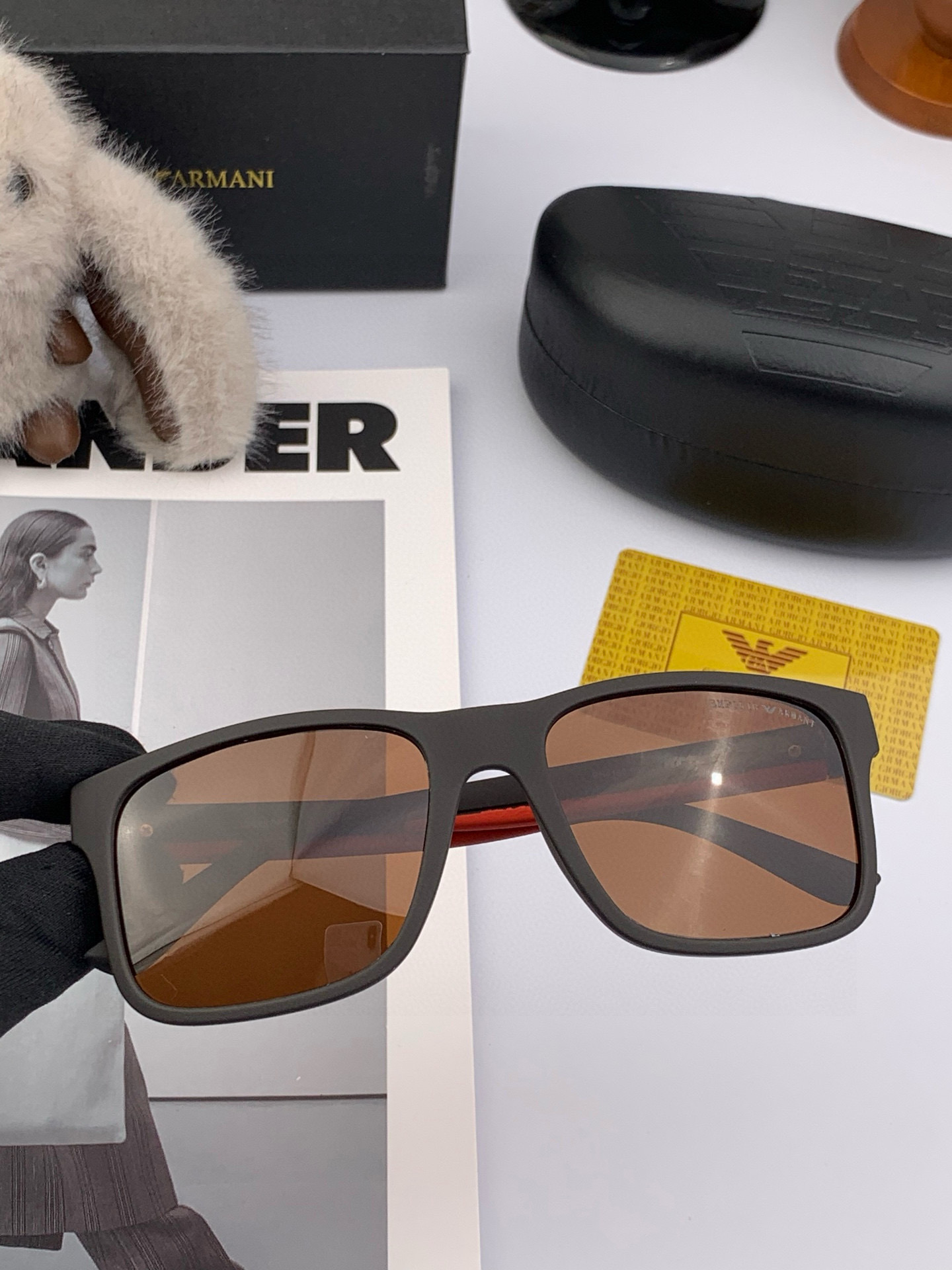 阿玛尼 大框太阳镜墨镜经典的方框设计，不挑脸型，无论搭配大衣还是连衣裙都非常显气质偏光镜片预防紫外线 型