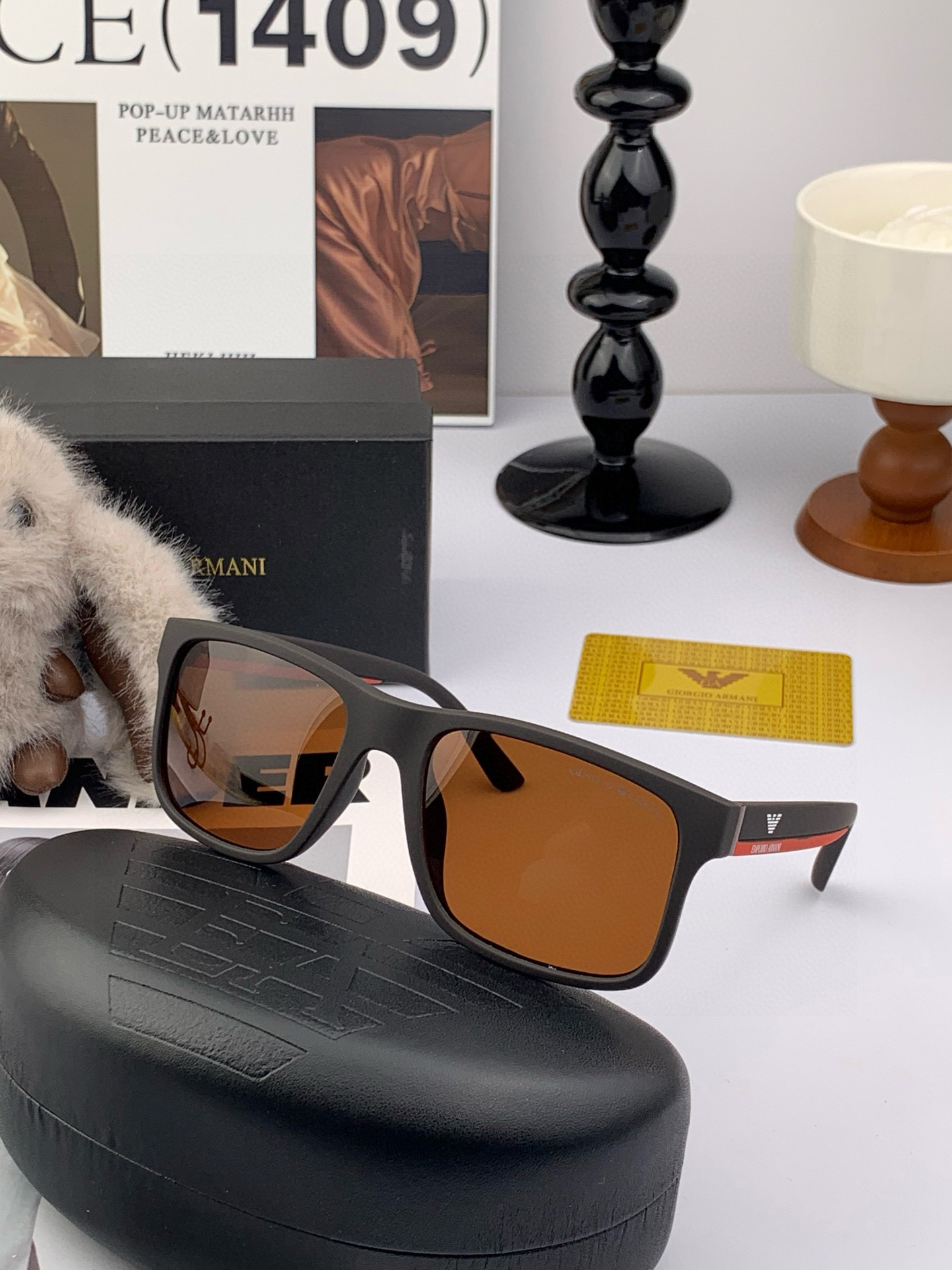 阿玛尼 大框太阳镜墨镜经典的方框设计，不挑脸型，无论搭配大衣还是连衣裙都非常显气质偏光镜片预防紫外线 型