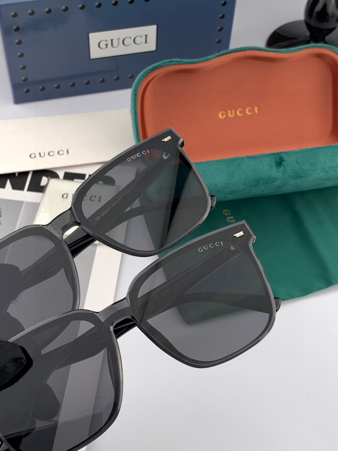 🔺 【GUCCI-尼龙太阳镜】2025开春新款 潮流爆款 时尚方框连体太阳镜 高品质 佩戴舒适 网红潮款