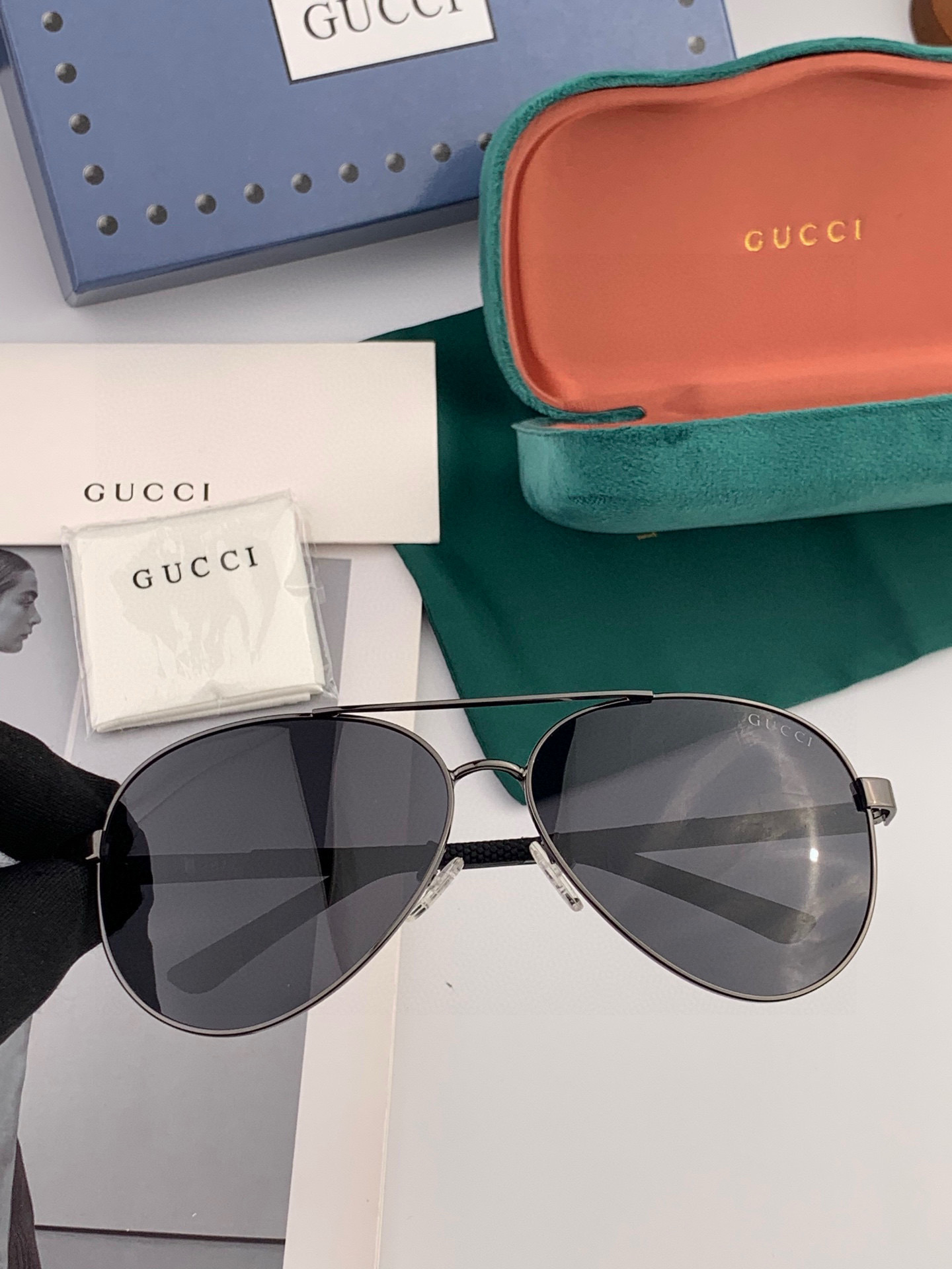 GUCCI 官网同步。 高品质男女款墨镜 👍 进口宝丽来偏光镜片 。蛤蟆镜 开车钓鱼都可 。型号：G72