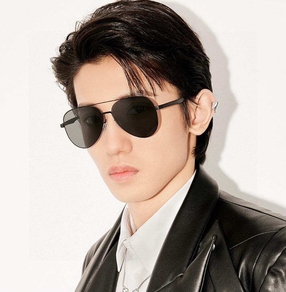 GUCCI 官网同步。 高品质男女款墨镜 👍 进口宝丽来偏光镜片 。蛤蟆镜 开车钓鱼都可 。型号：G72