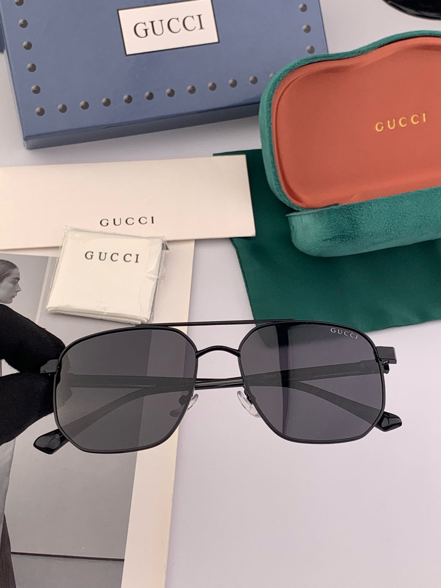 GUCCI 官网同步。 高品质男女款墨镜 👍 进口宝丽来偏光镜片 。蛤蟆镜 开车钓鱼都可 。型号：G33