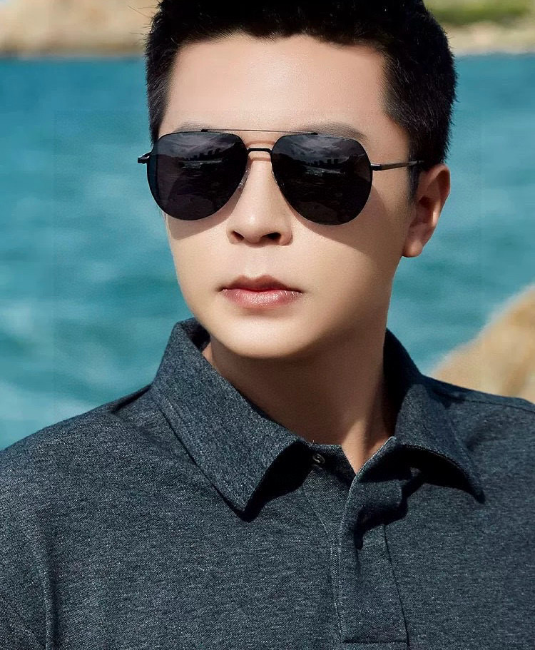 LV 男款炫彩飞行员偏光太阳镜 ❤️材质：高清尼龙加厚卡槽高清偏光镜片 🌹无边框镜架💕颜👍型号：L589