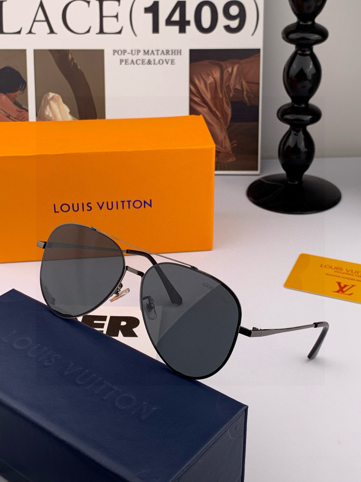 LV 男款炫彩飞行员偏光太阳镜 ❤️材质：高清尼龙加厚卡槽高清偏光镜片 🌹无边框镜架💕颜👍型号：L589