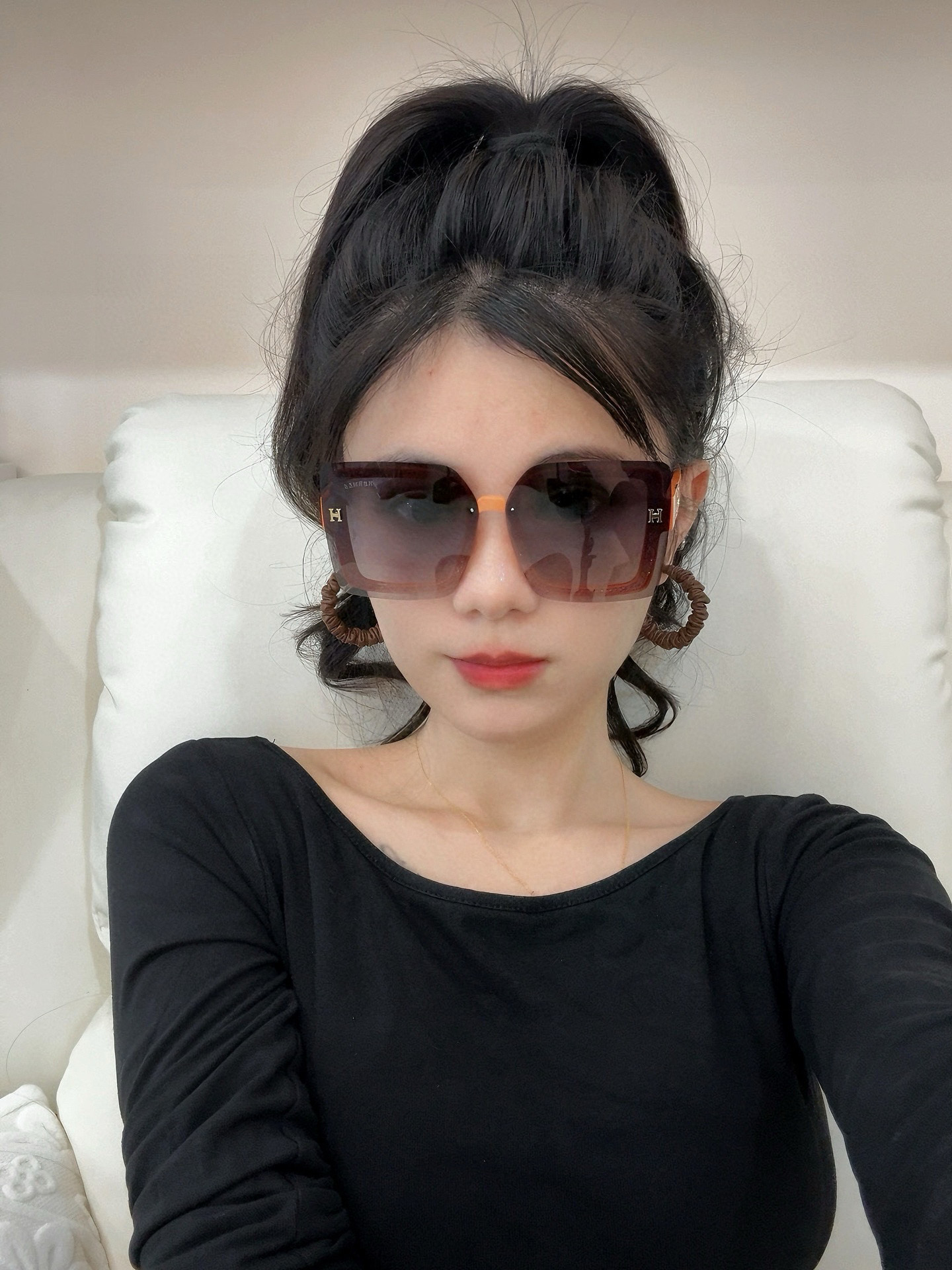 NO:374869,HERMES Hermes 2025 Spring New Model Original Shipping Internet Celebrities Super Hot Style Classic Luxury Global Style [Strong] [Cool] [Kiss] Fashion Square Sunglasses [Queen] Extraordinary Temperament Classic One-piece Large Frame Style Sunglasses [Basketball] Top Quality Luxury Logo Genuine High Quality Model H8998 Glasses Sunglasses, Glasses, hermes, hermes19860909HERMES 爱马仕 2025开春新款原版出货 网红超爆款经典奢华全球风[强][酷][亲亲] 时尚方框太阳镜[得意] 气质非凡 经典连体大框款式太阳眼镜[篮球] 顶级品质 奢华logo 正版高质量 型号H8998眼镜墨镜太阳镜,眼镜,hermes,hermes,glasses