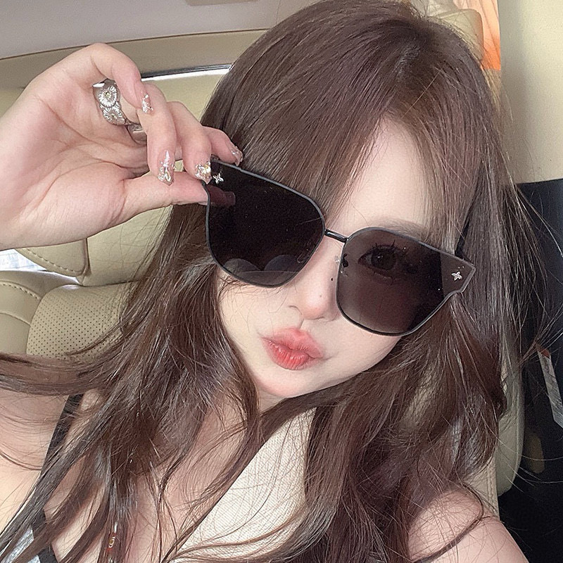 NO:374882,[Nylon polarization series] LV large frame sunglasses sunglasses classic square frame design, not picky about face shape, it looks very elegant whether it is matched with a coat or a dress, nylon polarization lenses prevent UV rays Model L8190 glasses sunglasses, glasses, louis vuitton, skirts19860909【尼龙偏光系列】lv大框太阳镜墨镜经典的方框设计,不挑脸型,无论搭配大衣还是连衣裙都非常显气质尼龙偏光镜片预防紫外线 型号L8190眼镜墨镜太阳镜,眼镜,louis vuitton,skirts,glasses