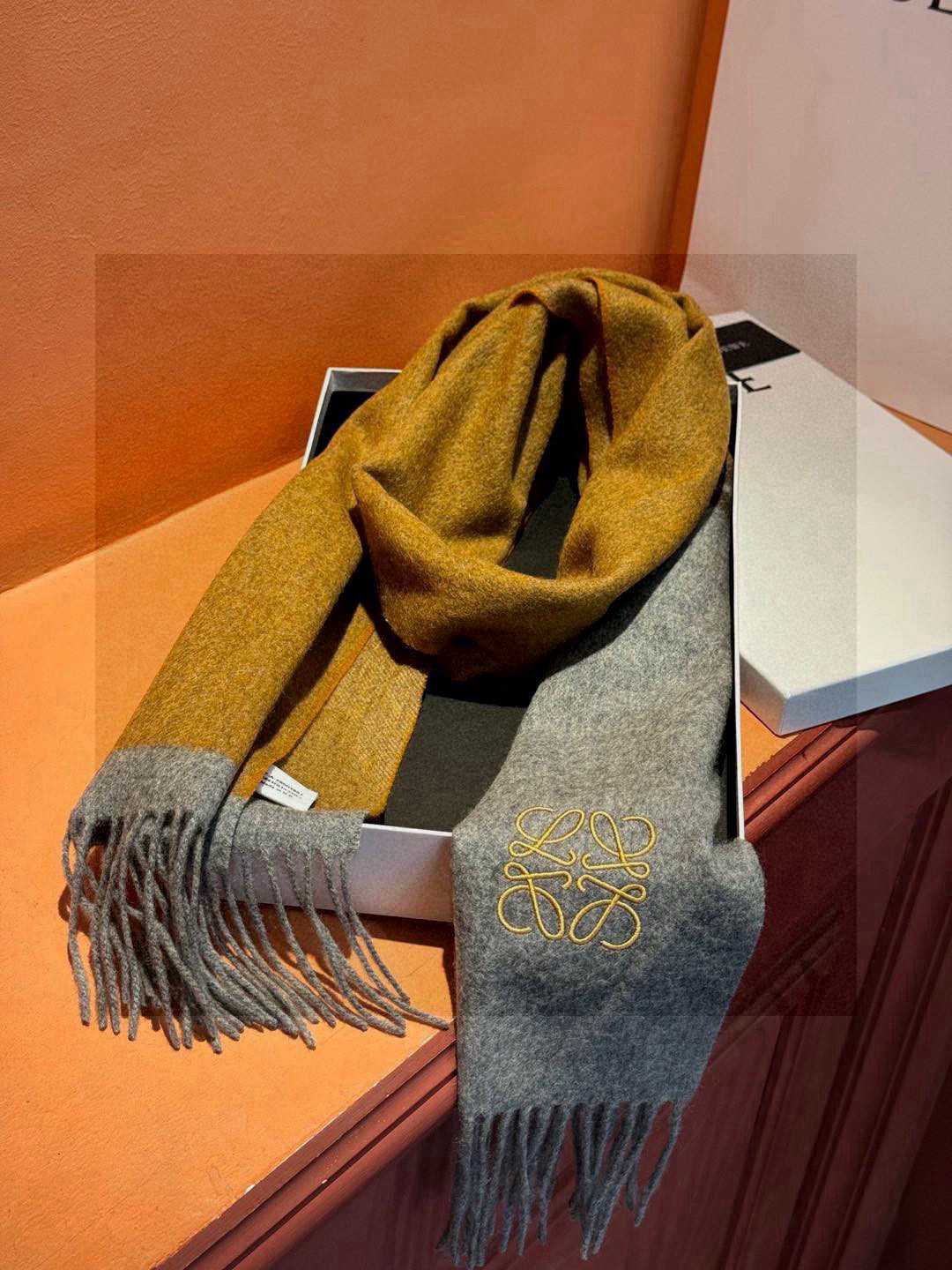 罗意威👍巴黎时装展商务男士女士通用双面羊绒披肩🔥代工厂臻选上乘的超细羊绒纤维 进行纯手工精梳处理 耗时耗