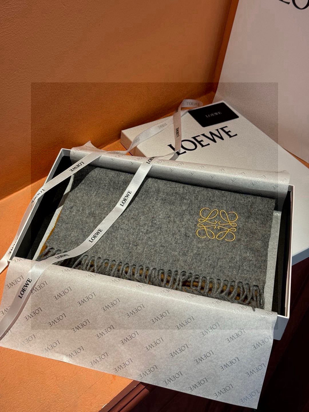 罗意威👍巴黎时装展商务男士女士通用双面羊绒披肩🔥代工厂臻选上乘的超细羊绒纤维 进行纯手工精梳处理 耗时耗