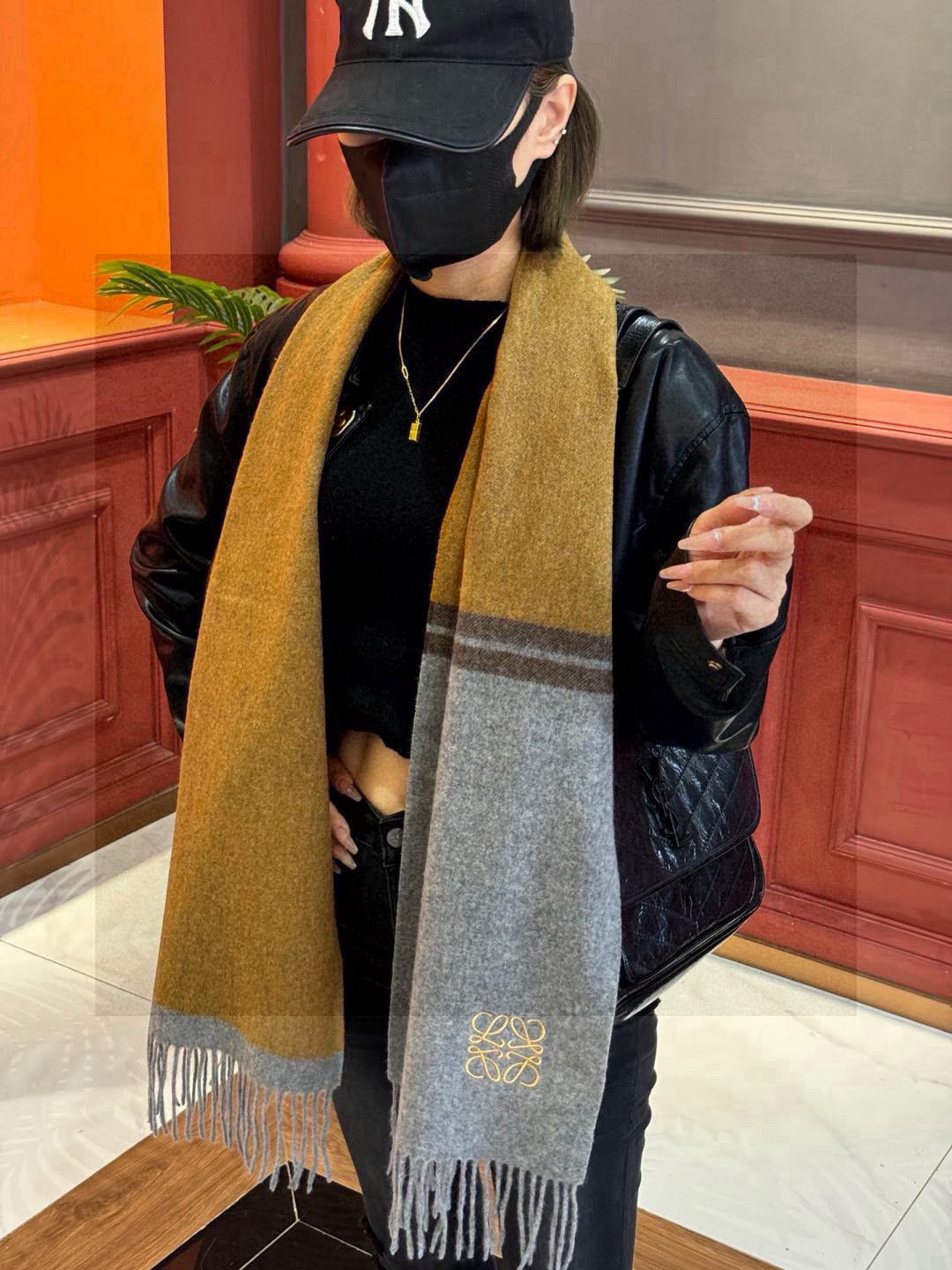 罗意威👍巴黎时装展商务男士女士通用双面羊绒披肩🔥代工厂臻选上乘的超细羊绒纤维 进行纯手工精梳处理 耗时耗