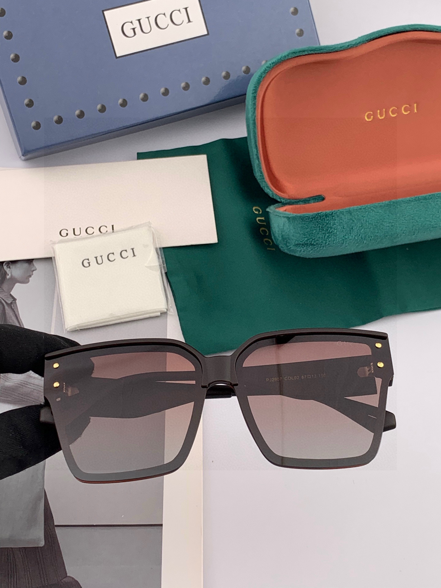 GUCCI 2025开春新款 最新款方框太阳镜 各路网红纷纷带起气场满分‼️ 俏皮甜美.上脸效果更佳.金